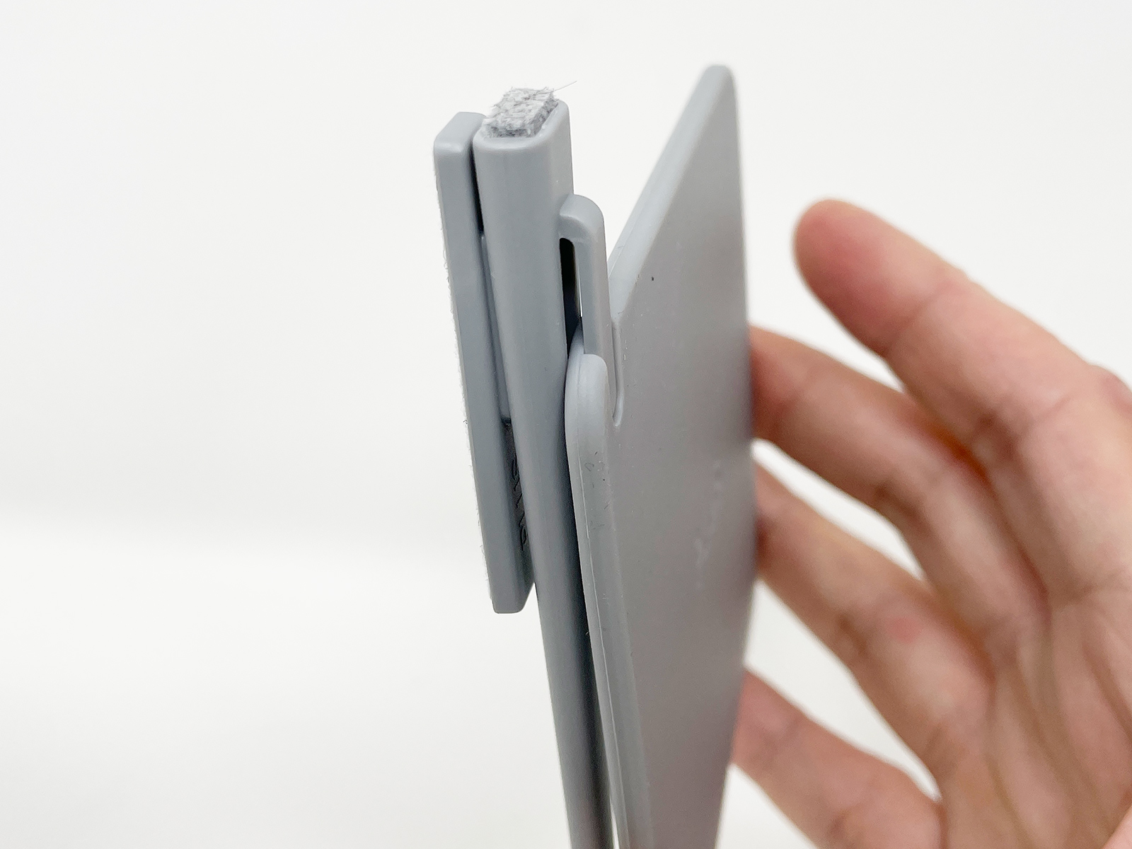 専用ペンが無いと書けない難点はありますが、パッドと一体化して収納できるので、無くす心配はなさそう。