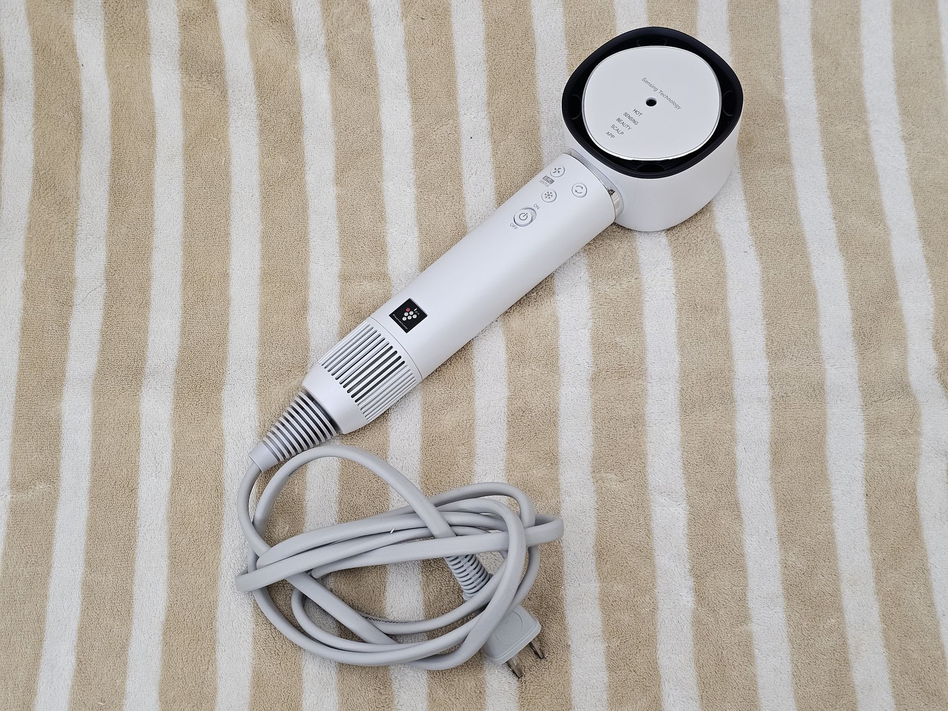 シャープ「プラズマクラスタードレープフロードライヤー IB-WX902-W」