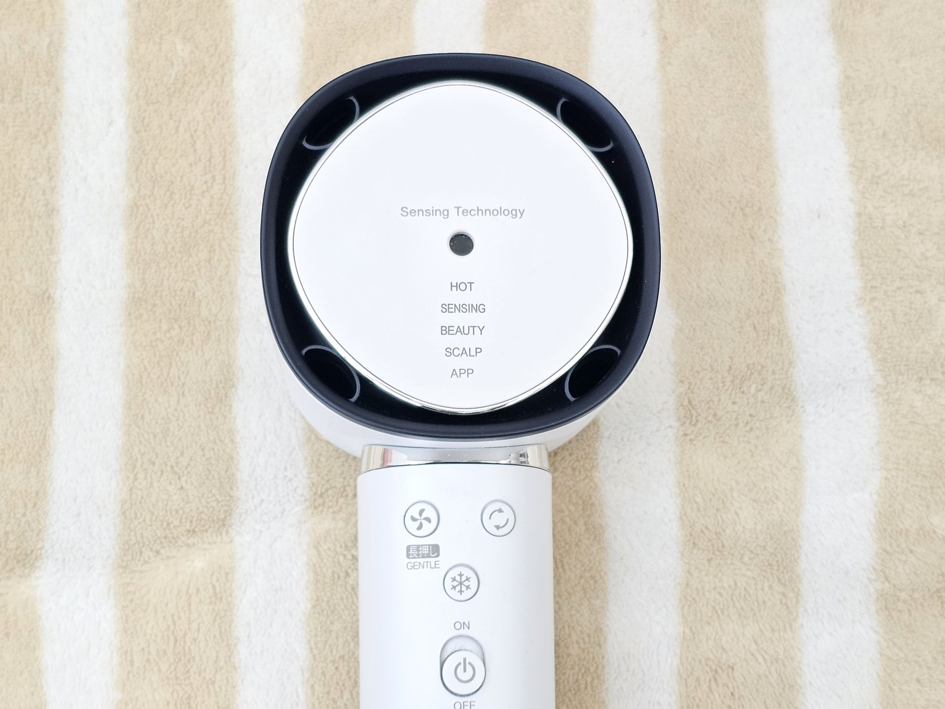 吹出口部分。4箇所あるのがわかる