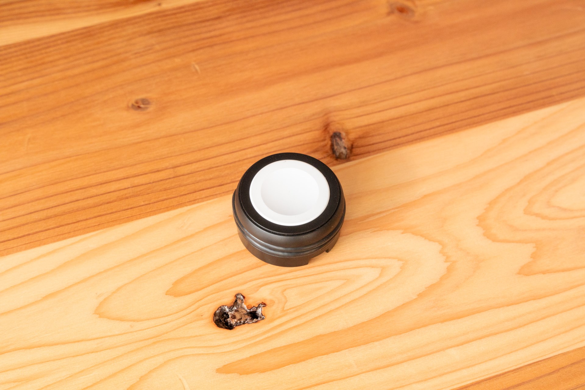 ケーブルを巻き取るとほぼ充電器のみの大きさとなる