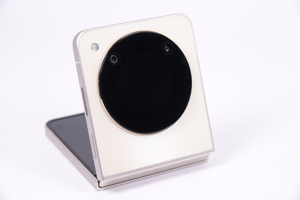 nubia Flip 2 ホワイト 本体 nubia flip 2