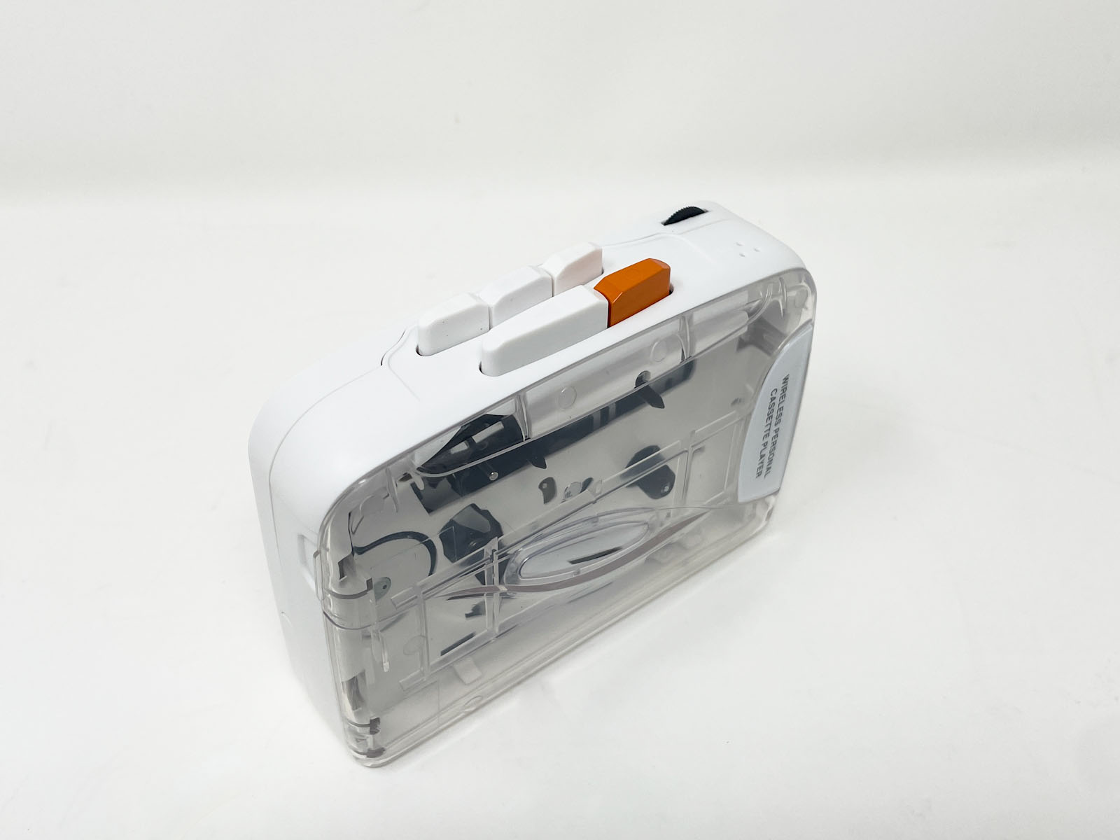 ボタンは昔ながらの押し込み式。押し込んだボタンはほかのボタンを半押しすると元に戻ります。