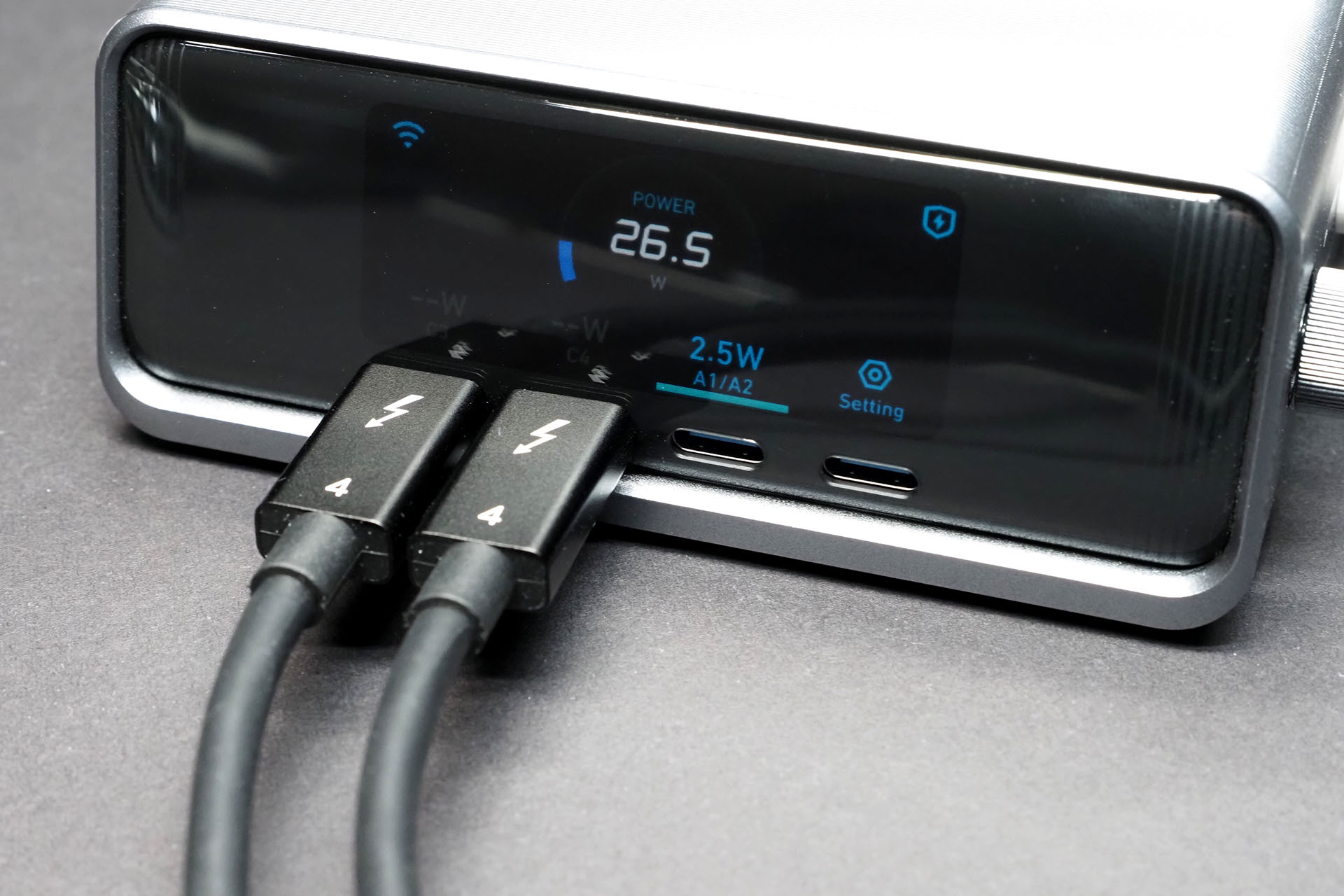 USB-Aポートの状態を見る場合、トップ画面でもロータリーエンコーダーで画面を横にスクロールさせる必要がある。
