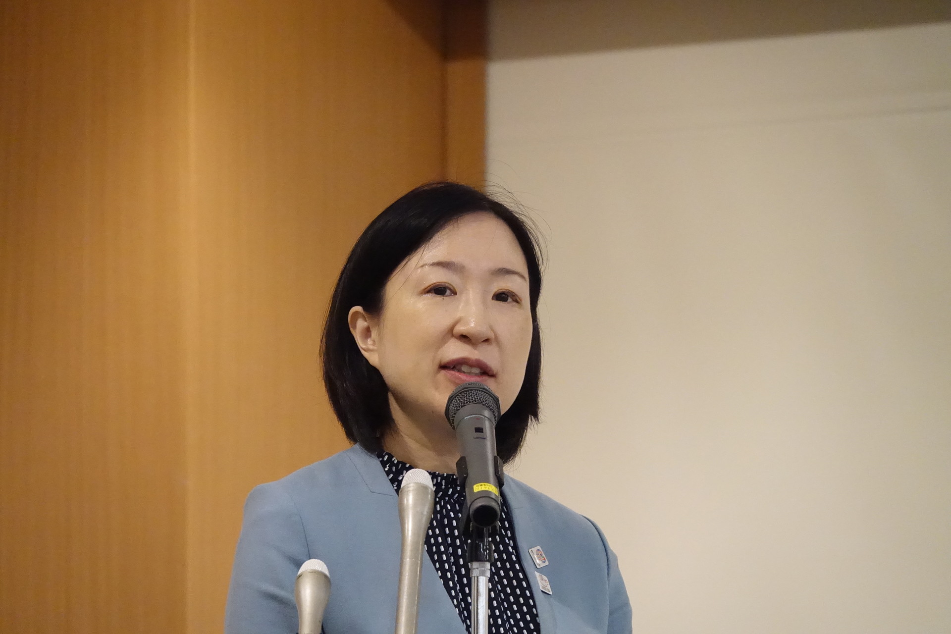 江東区 大久保朋果区長と港区 清家愛区長があいさつ
