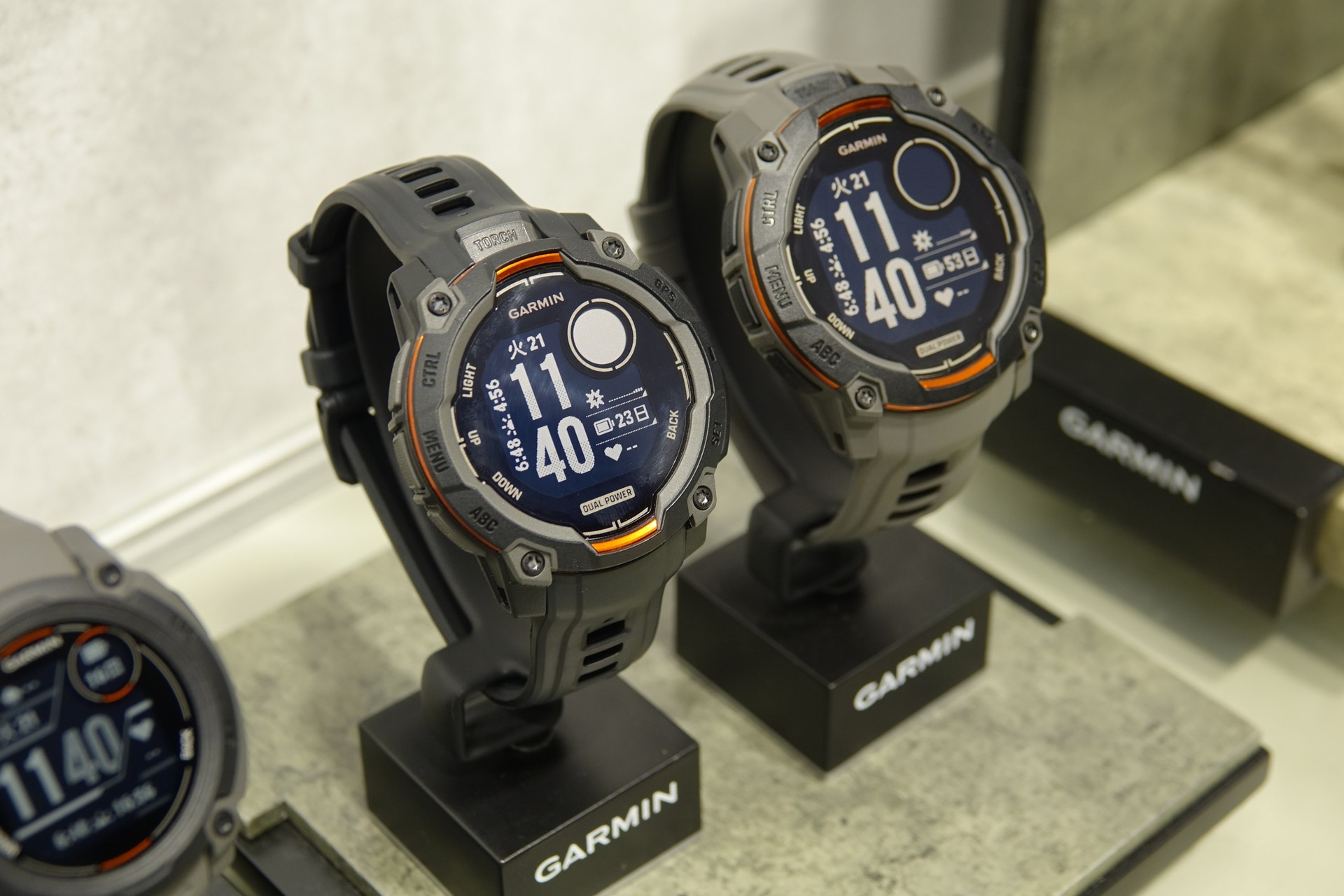 「Instinct 3 Dual Power」左が45mm、右が50mm