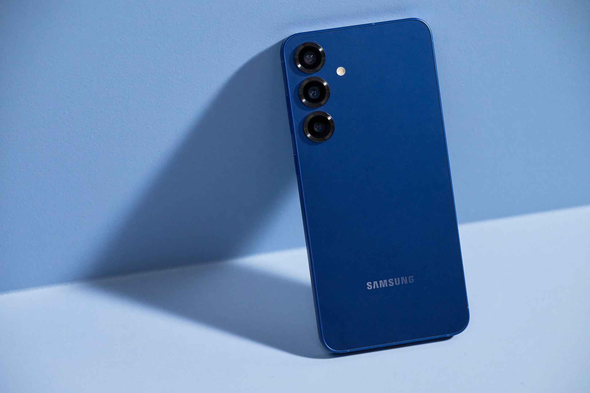 Galaxy S25のネイビーとミント
