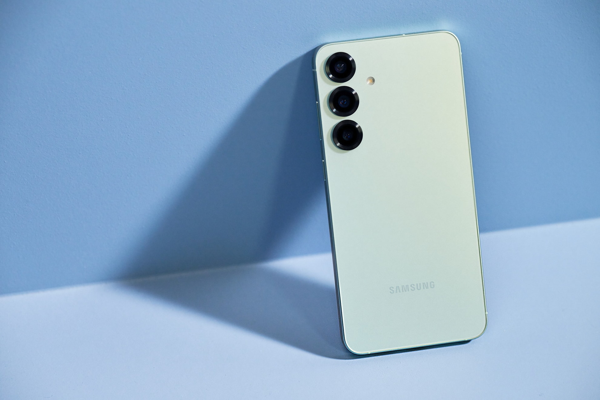 Galaxy S25のネイビーとミント