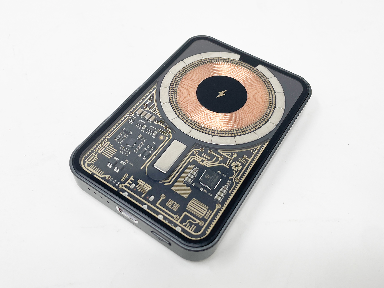 「3COINS MEN」のマグネットワイヤレス充電バッテリー5000mAh。