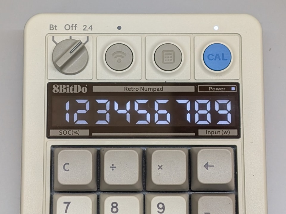 メカニカルキー採用の質実剛健なテンキーボード「8BitDo Retro 18