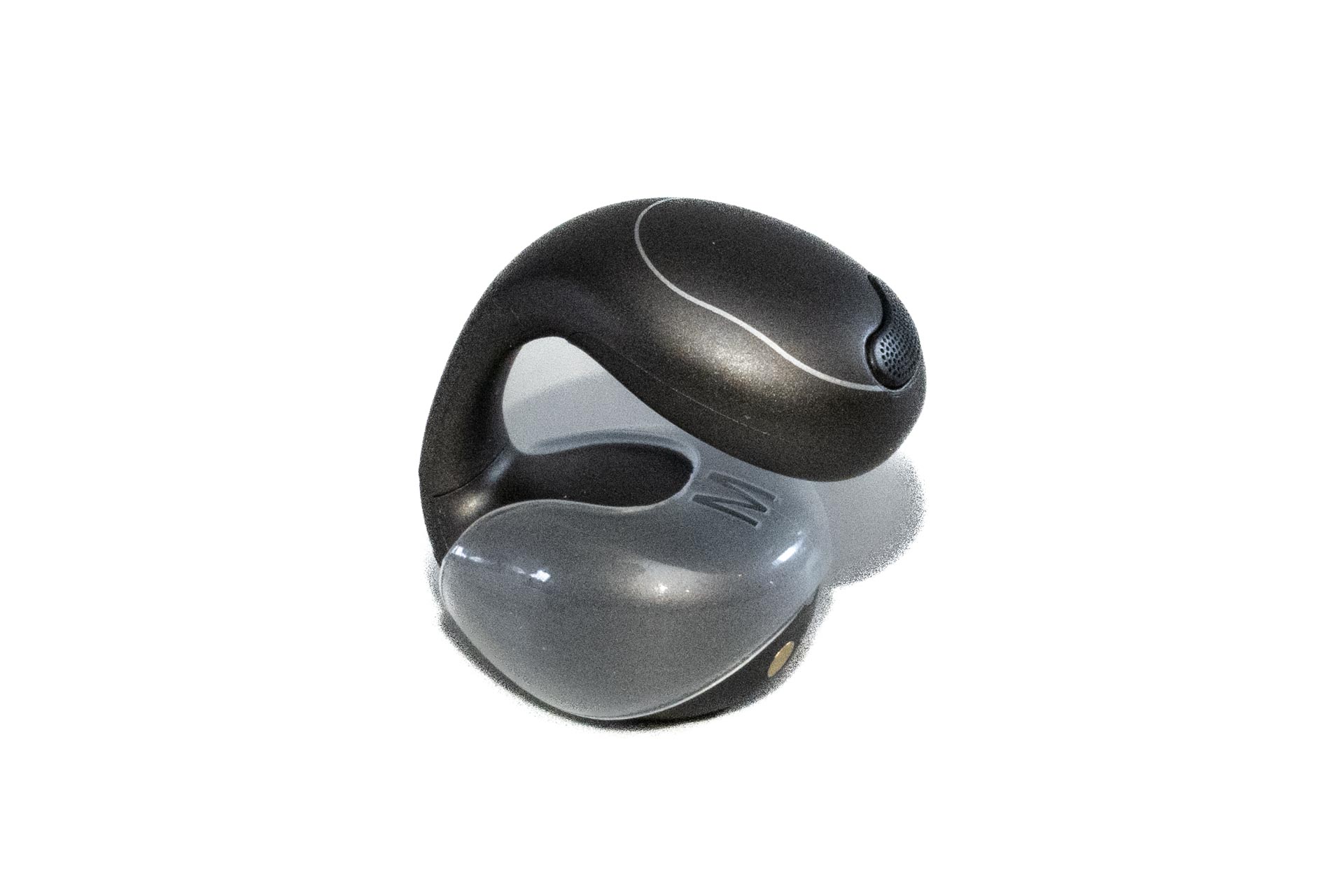 イヤーカフキャップはレシーバーに着せるようにして取り付けます