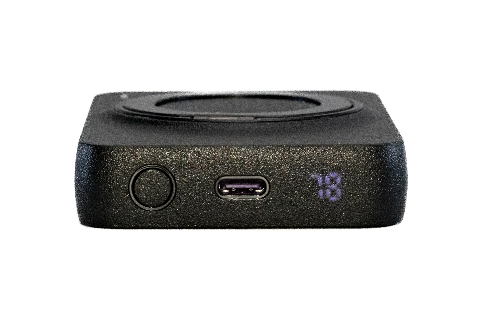 USB Type-Cポートは入出力の両対応。バッテリー残量も1%刻みで表示されます