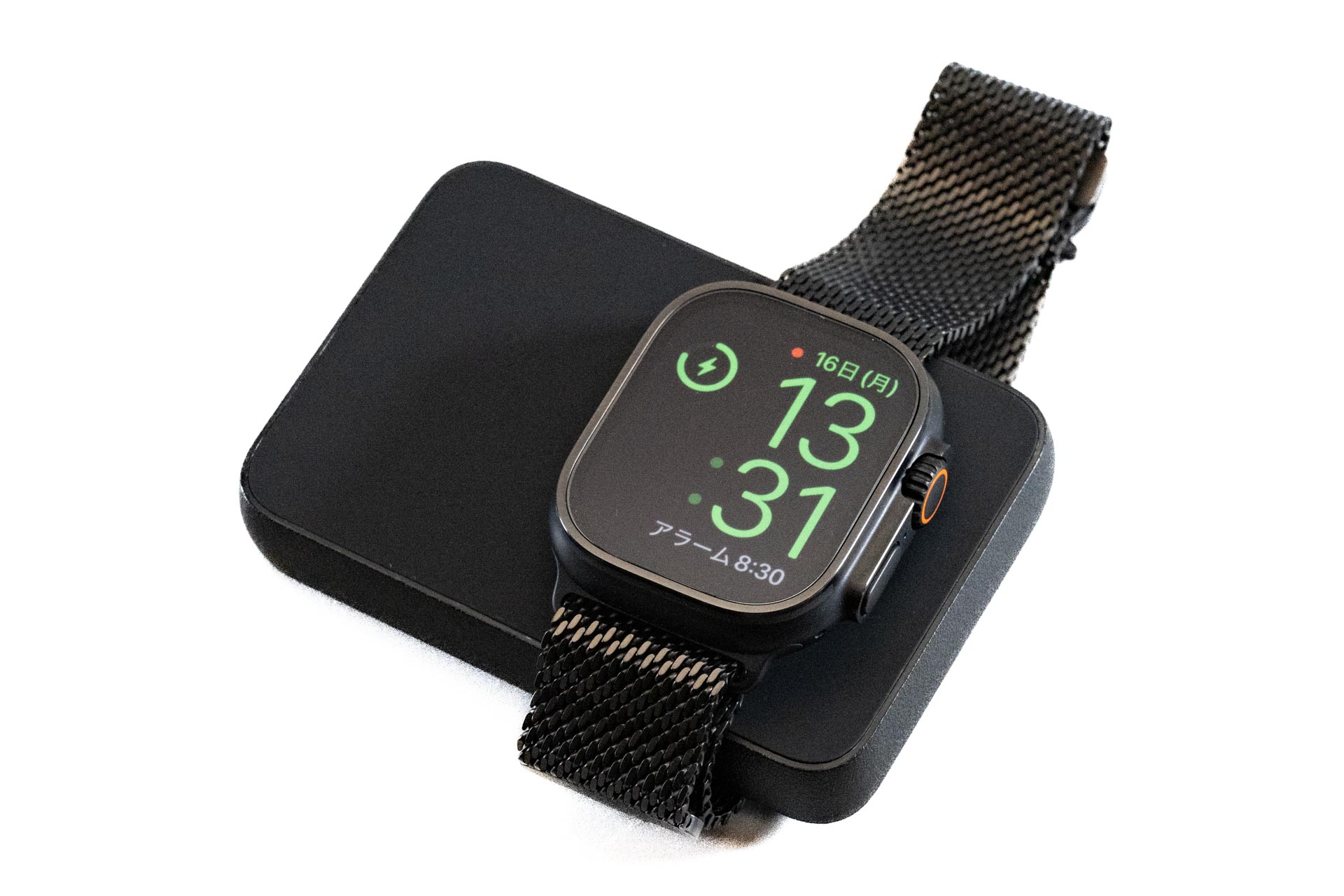 Apple Watchの充電も行えます。旅行用の充電アイテムを減らしたい人にはオススメです