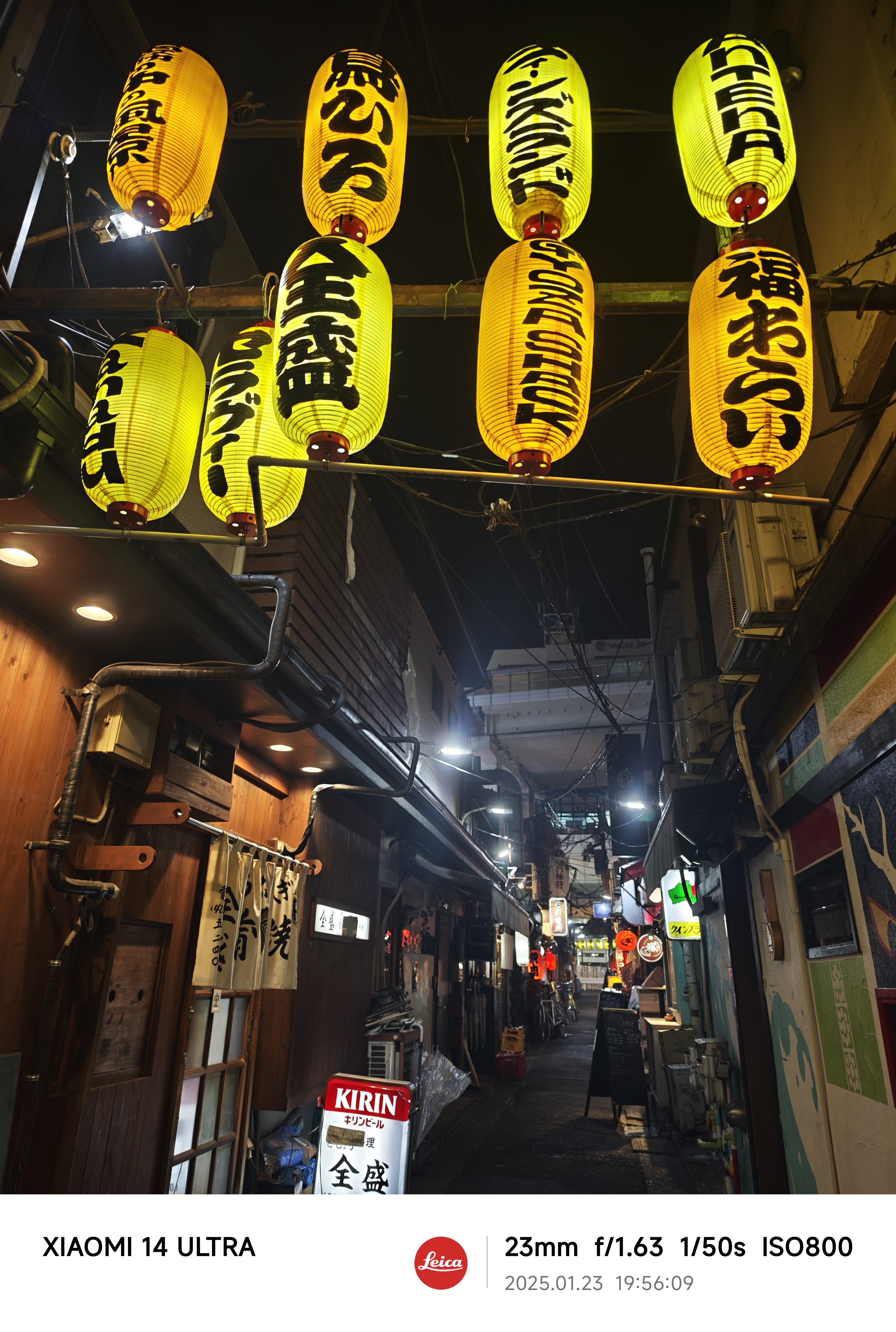 1型で大きいセンサーと明るいレンズはナイトシーンに強い。クリーンで低ノイズの写真をパッと撮影できる。ホワイトバランスと発色も、現場の雰囲気をうまく再現している