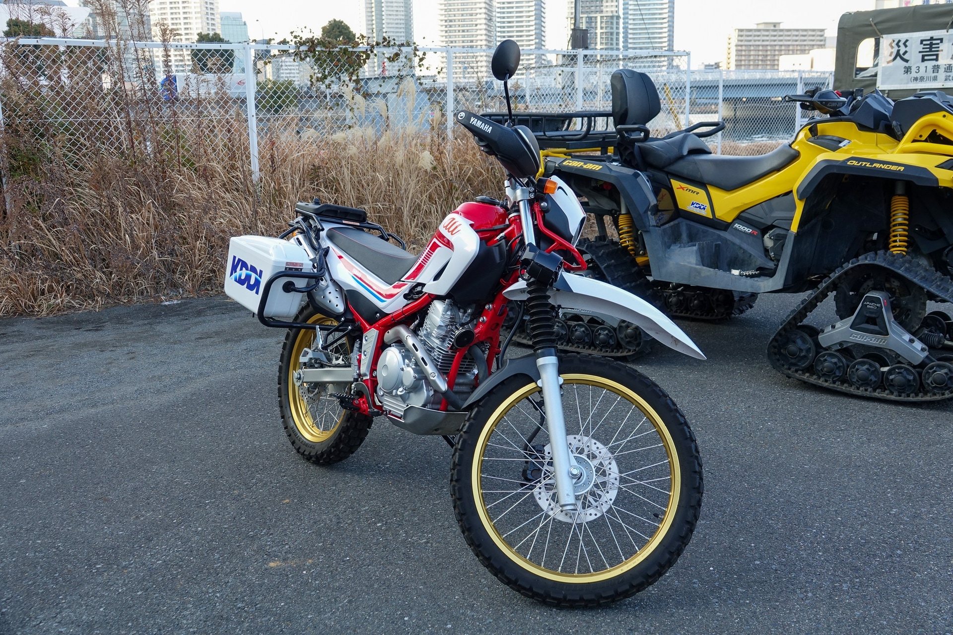 災害現場を偵察するバイク