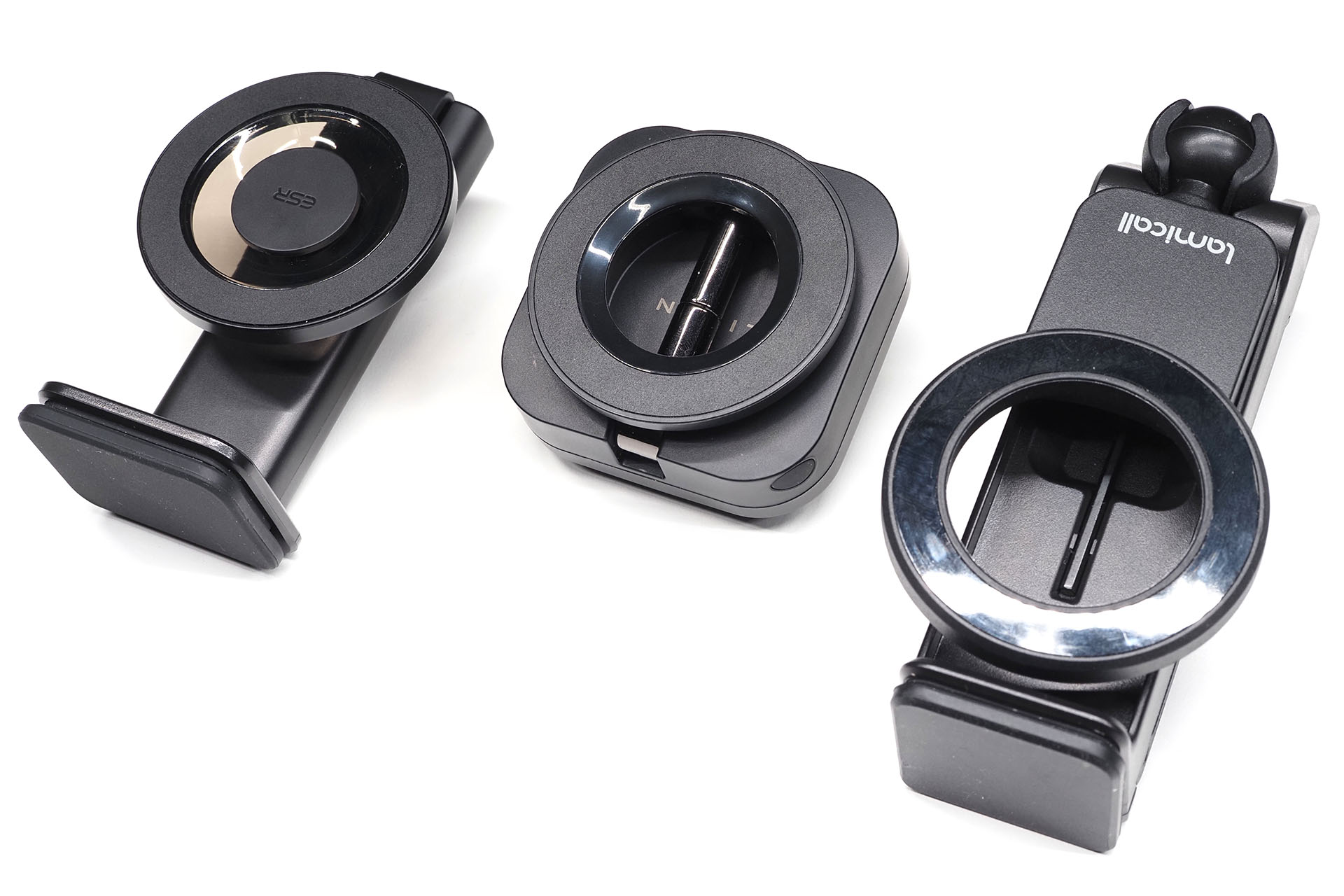 左から、ESRブランド品、LISENブランド品、そしてLamicallブランド品で。Lamicallブランド品がいちばんデカいのだが、けっこう多機能。