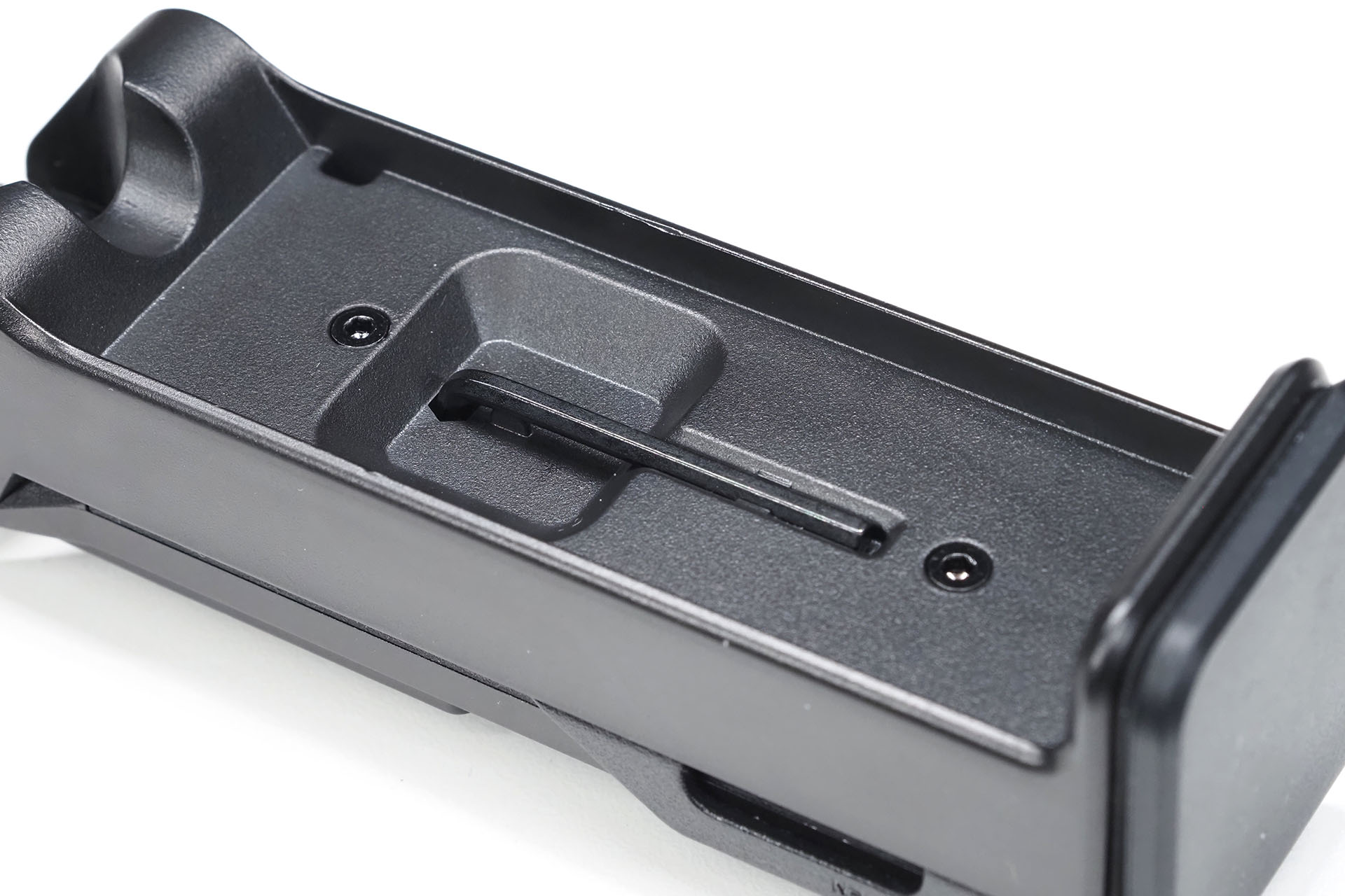 六角レンチ格納時は軽くロックされて抜け落ちたりしない。