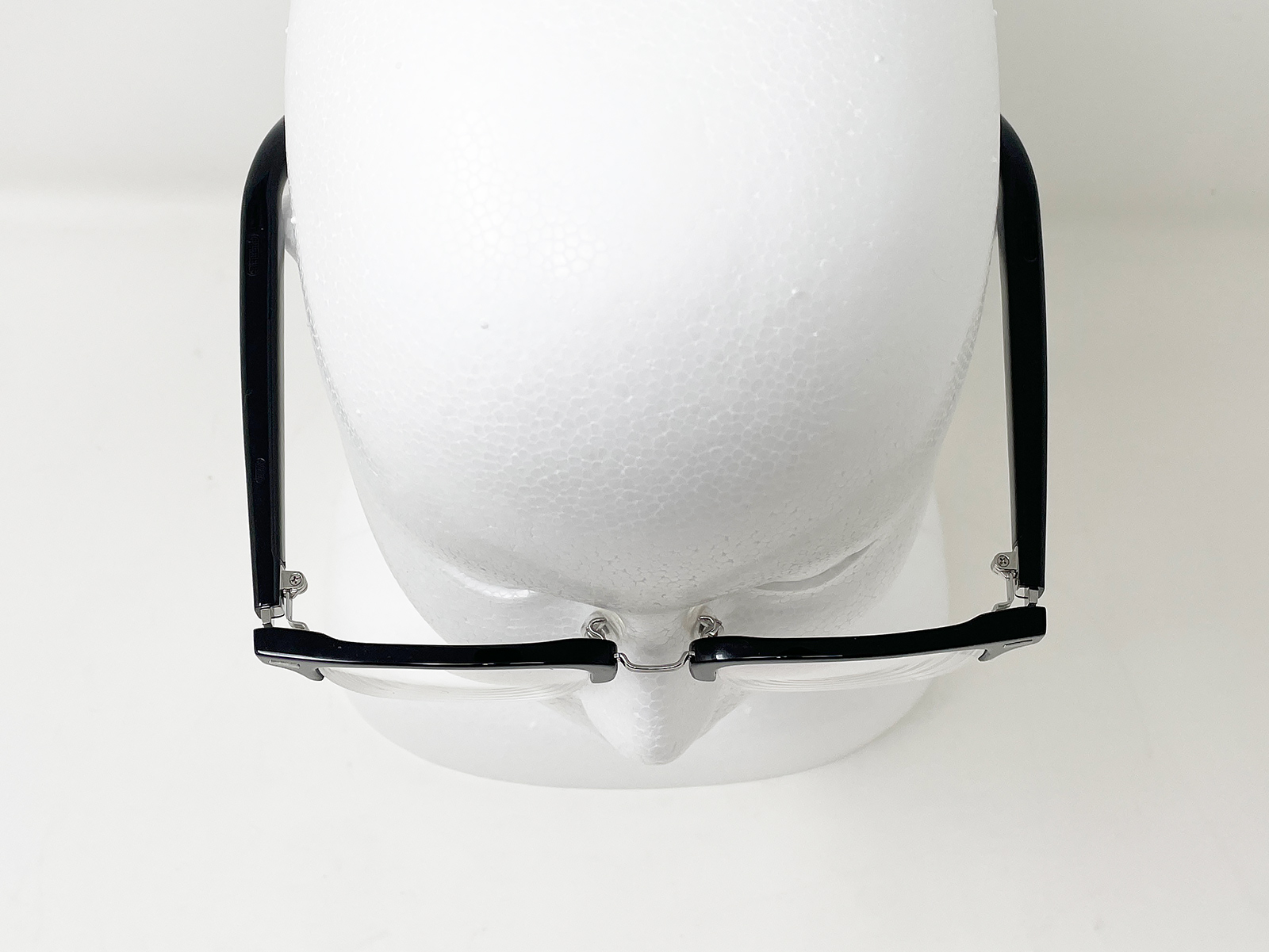 筆者が購入したのは上部のセルが大きいタイプ。横幅のサイズ的が大きいので男性向けだと思います。