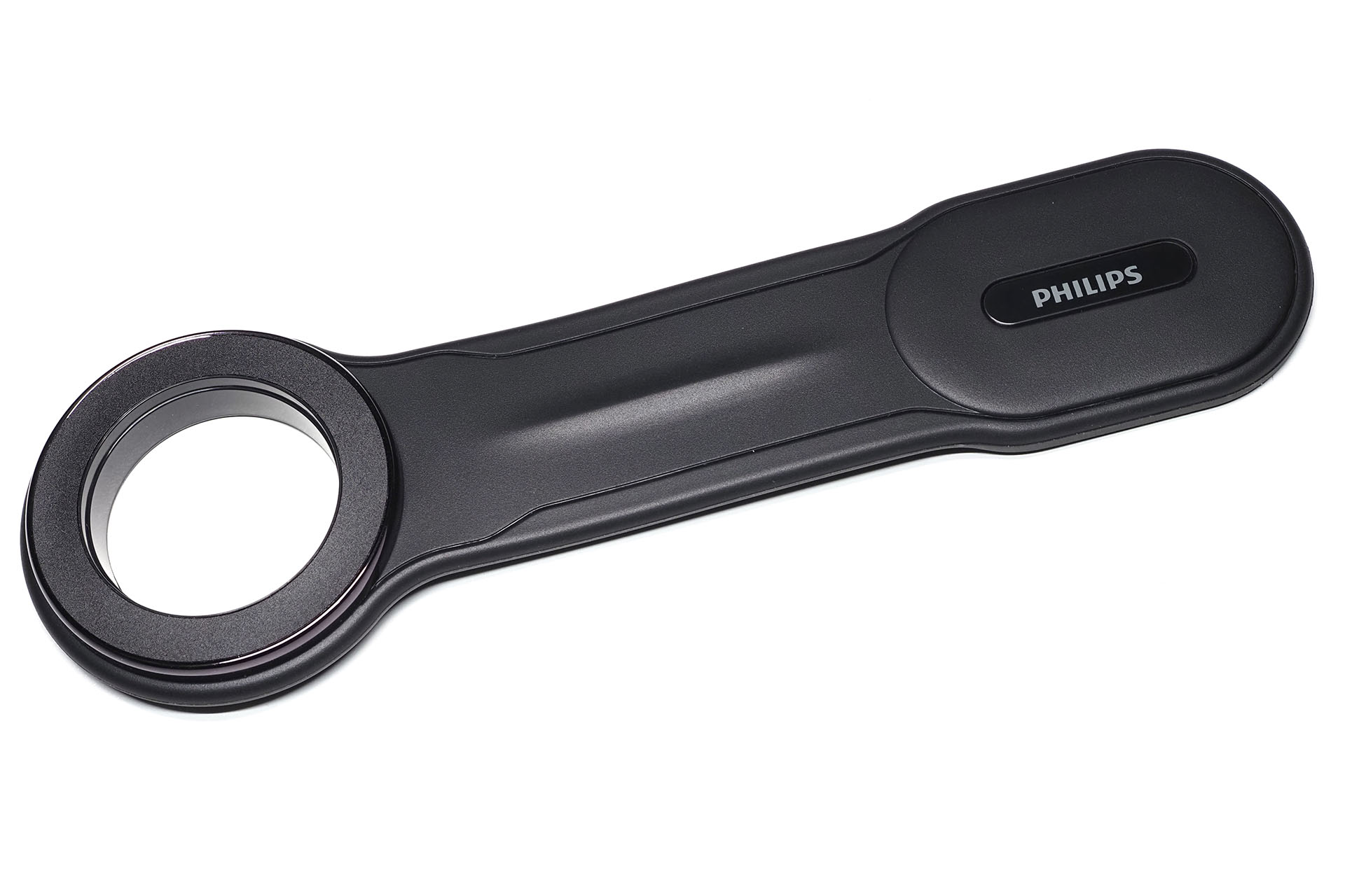 ホルダー本体。左のリング部がMagSafeマグネット部で、右のフィリップスロゴの裏側の面ファスナーを使って車載する。