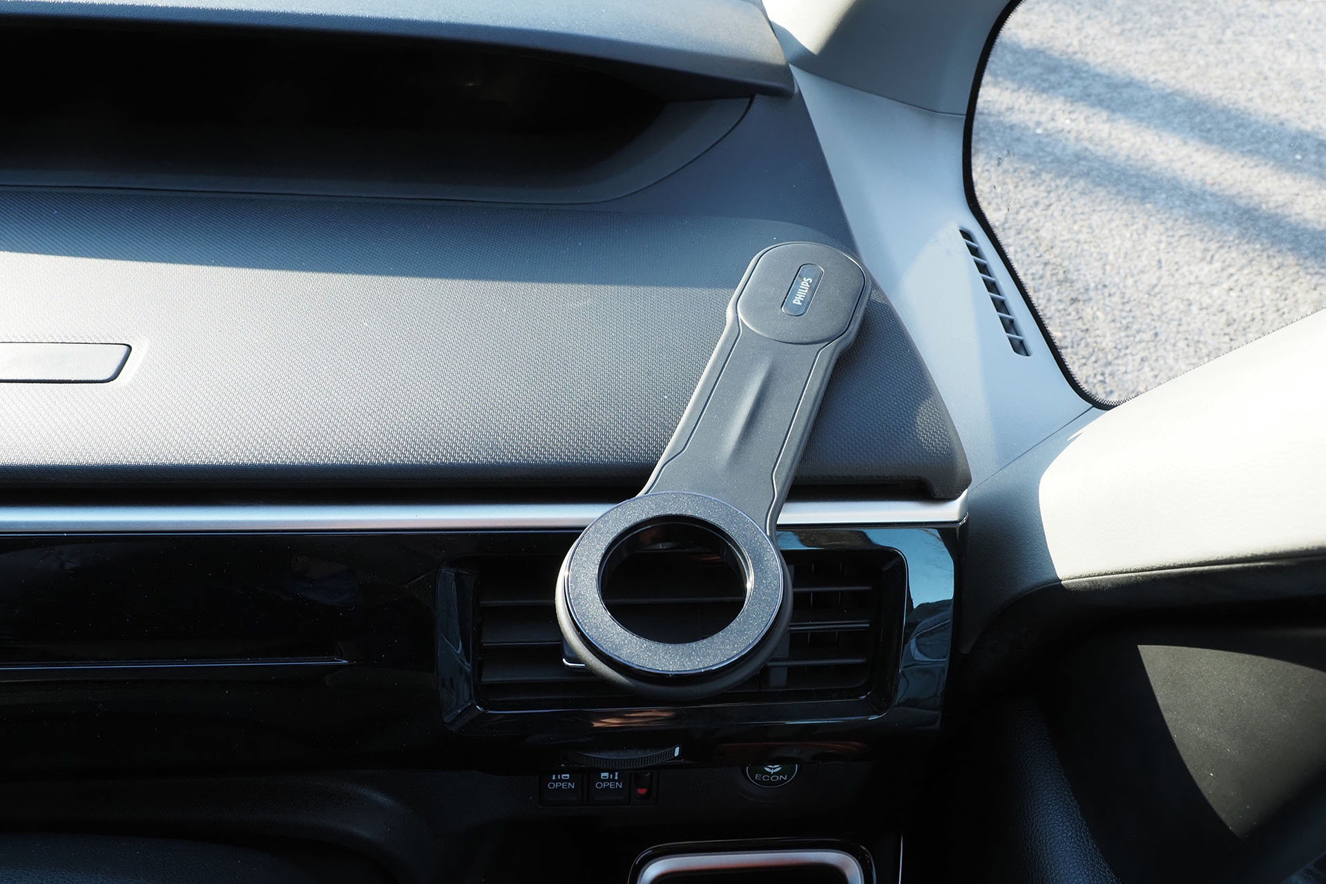 そこに本体を面ファスナーでペタリ。