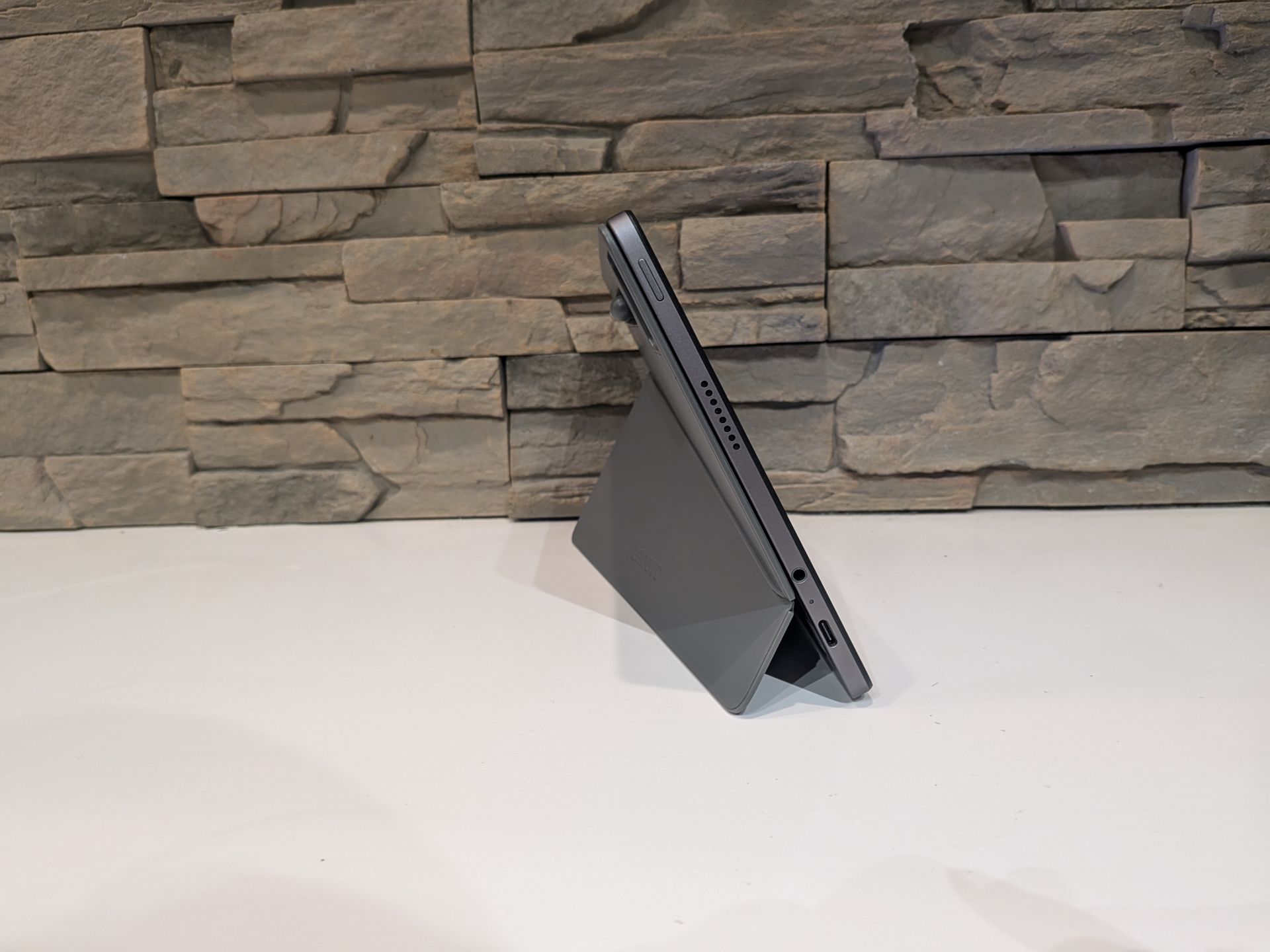 USB Type-Cは側面に1ポート