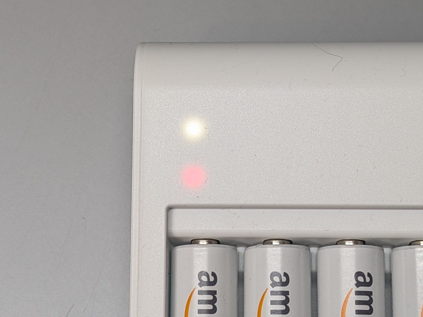 赤LEDの点滅はエラー発生を表すが、1本ずつ確認しなくてはいけないのが玉に瑕