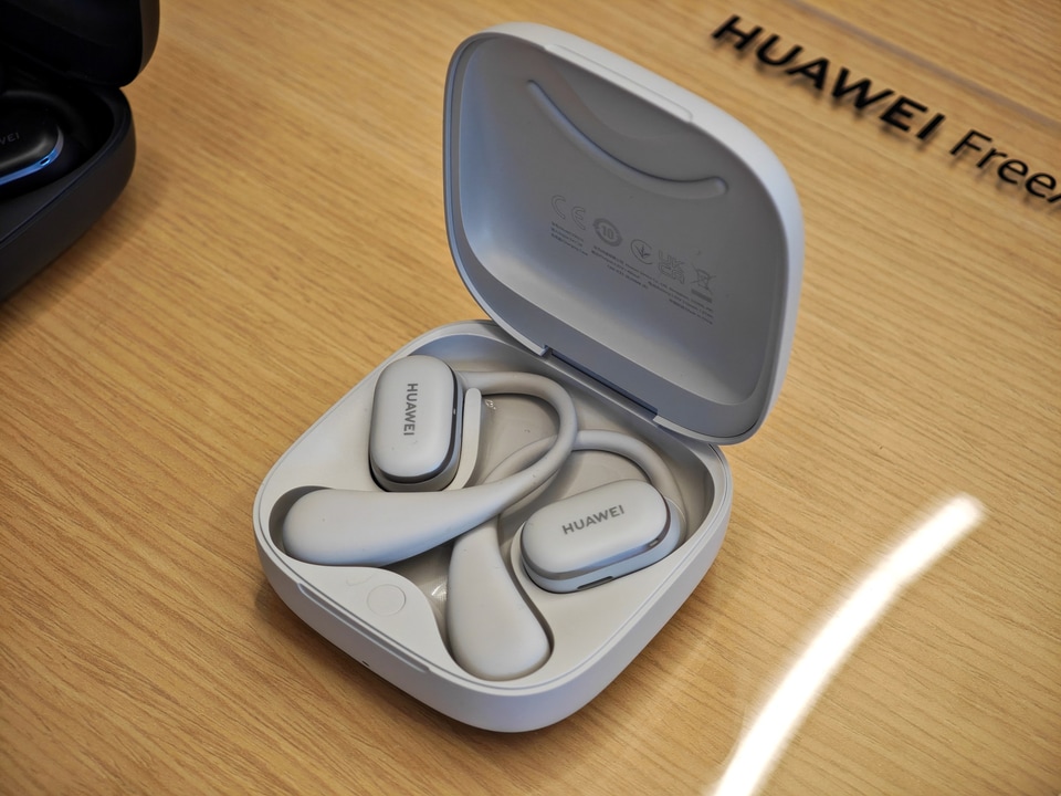 ファーウェイの耳掛けオープン型イヤホン「HUAWEI FreeArc」発表