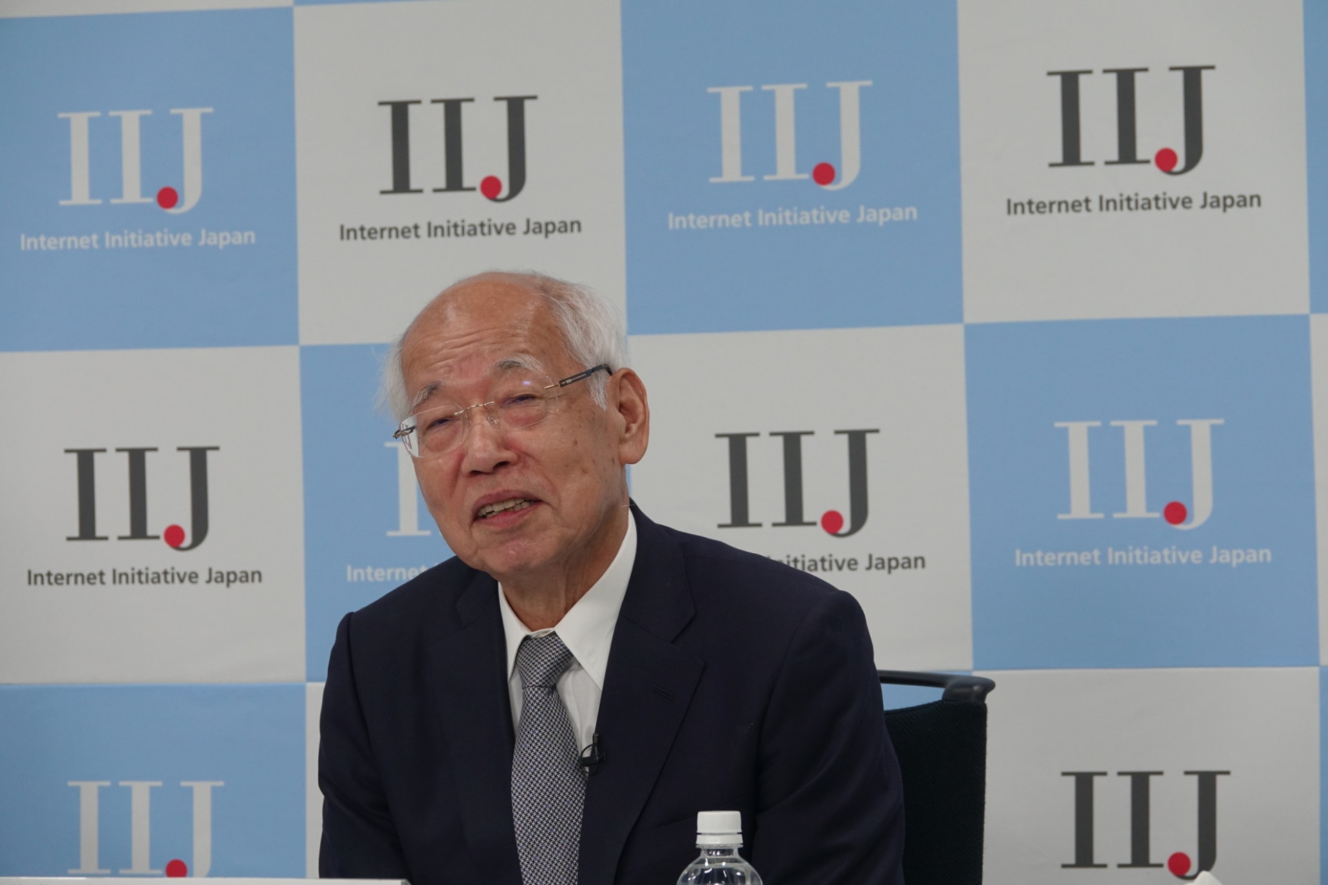 代表取締役会長の鈴木幸一氏