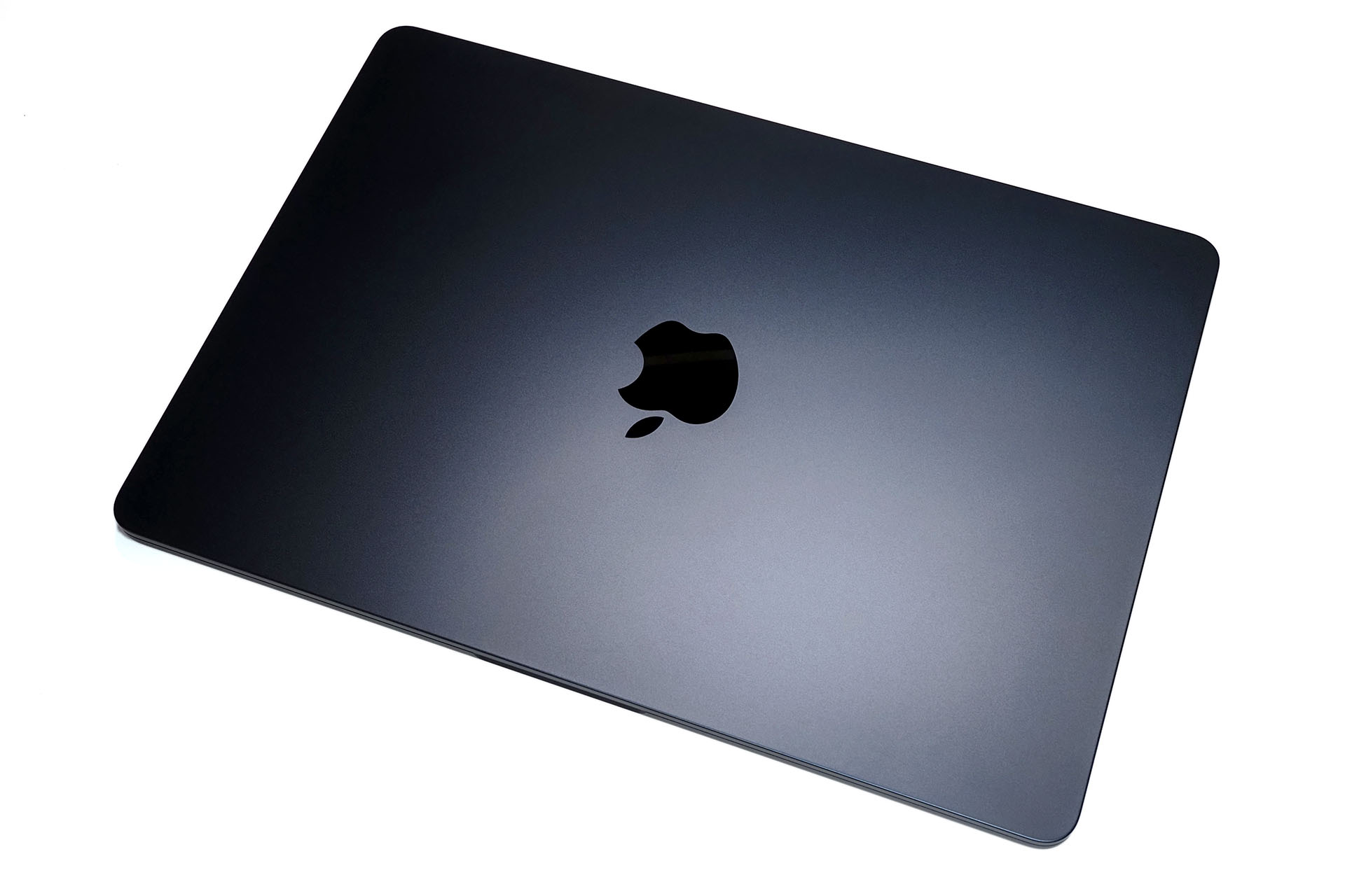 愛用中のM3 MacBook Air。カラーはミッドナイト。