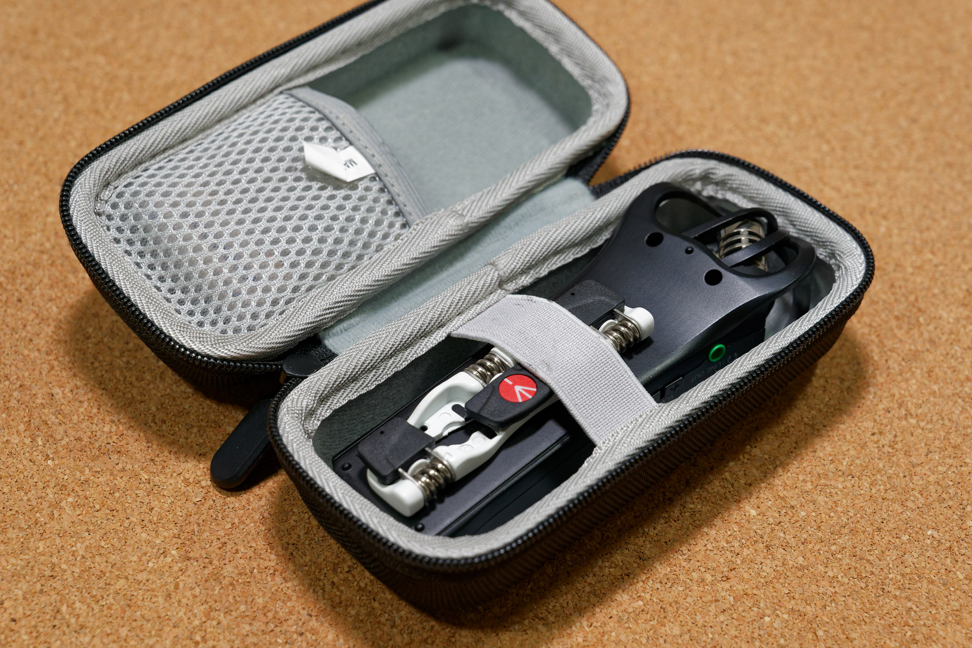 装着したままでも邪魔にならず、ケースに入れて持ち運べる