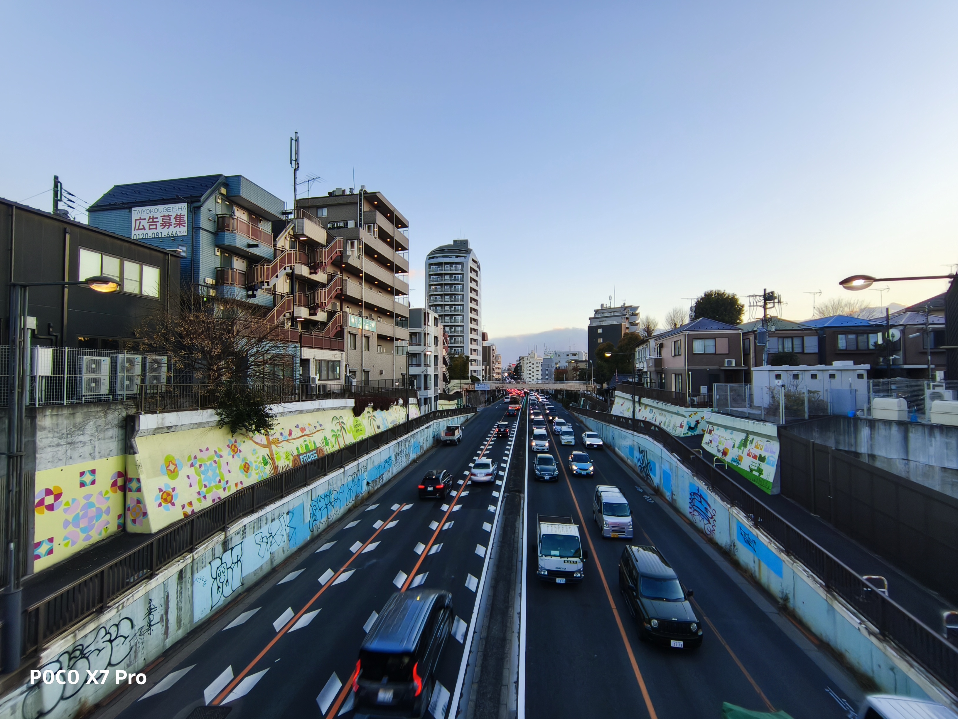 0.6倍の超広角で撮影。さすがに周辺に歪みがあるが、日陰ながらもしっかりと撮影できている