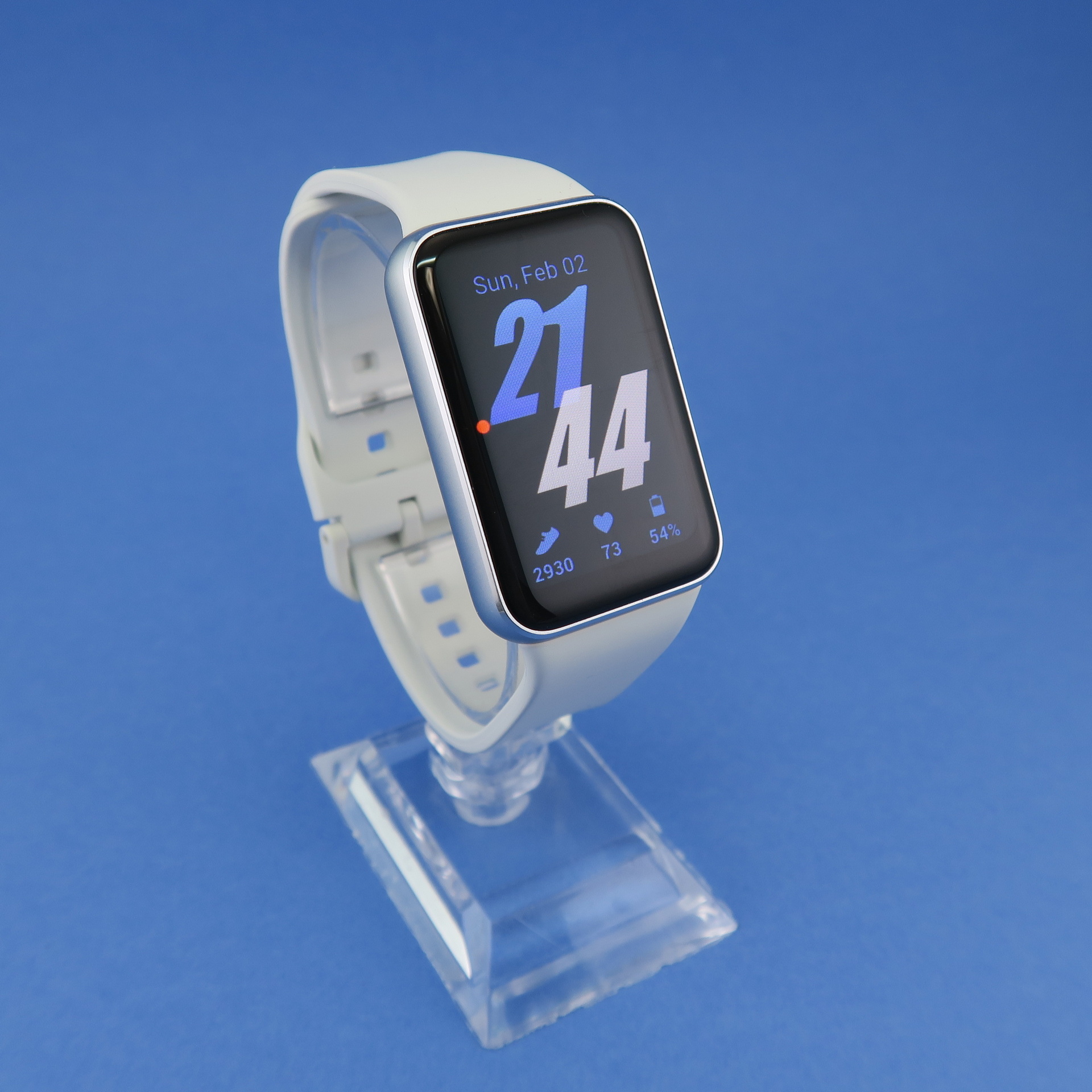 サムスン「Galaxy Fit3」、42.9mm（高さ）×28.8mm（幅）×9.9mm（厚さ）、18.5g（重さ）、シルバー（写真）、ダークグレー、パイ区ゴールドをラインアップ