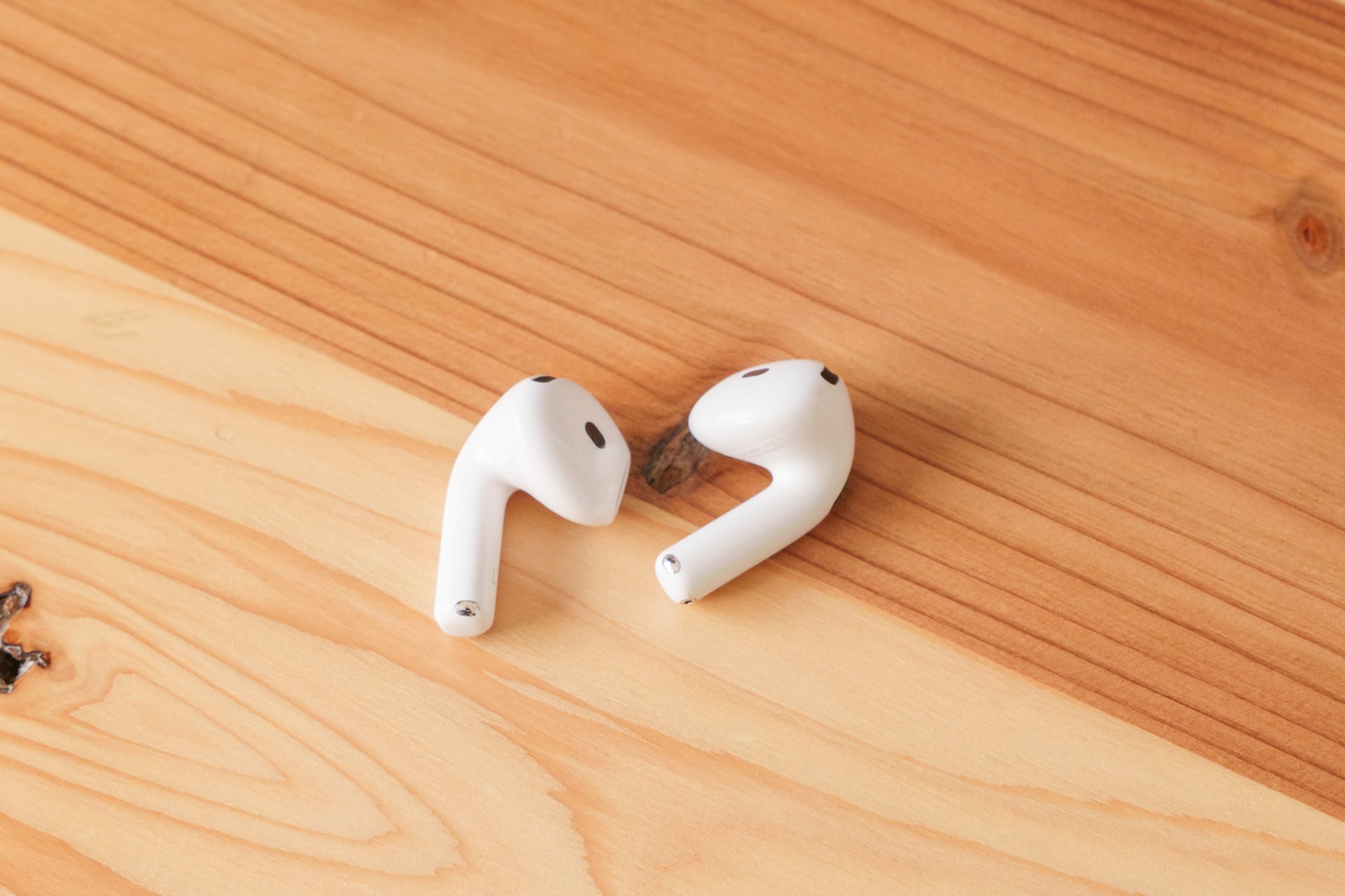 開放型の筐体が特徴。人によっては耳の形と合わない場合もありそう