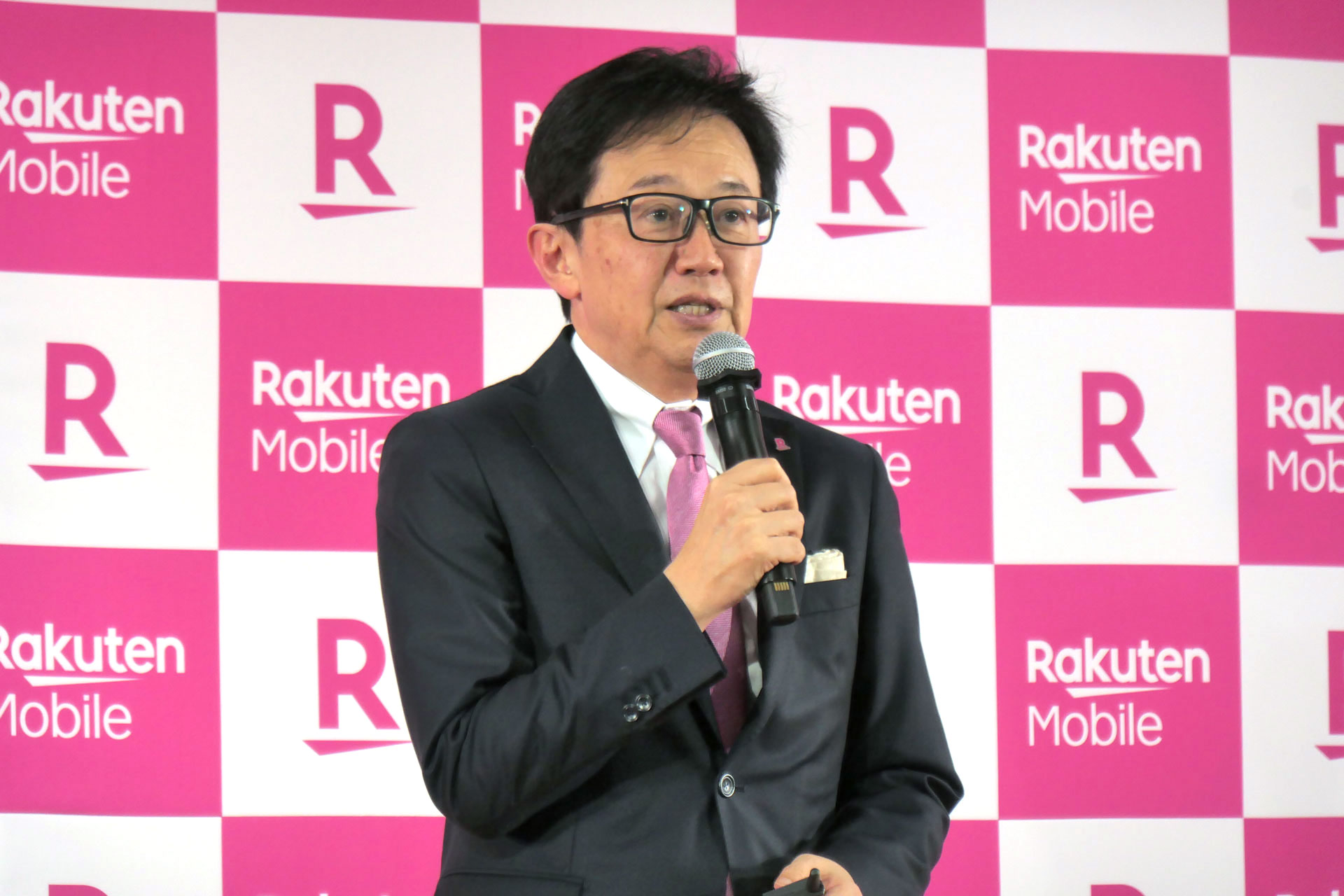 鈴木氏