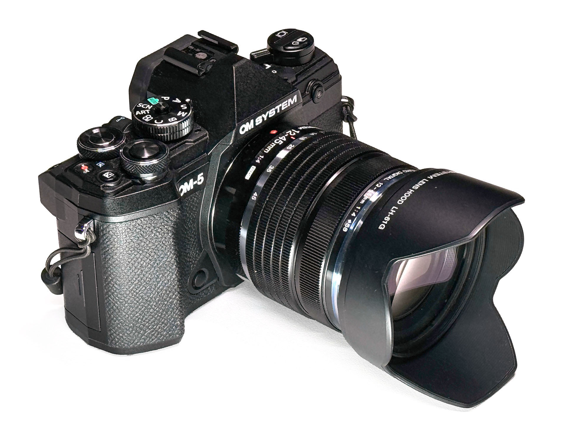 軽くて扱いやすく、けっこう高画質なOM SYSTEM「OM-5」。