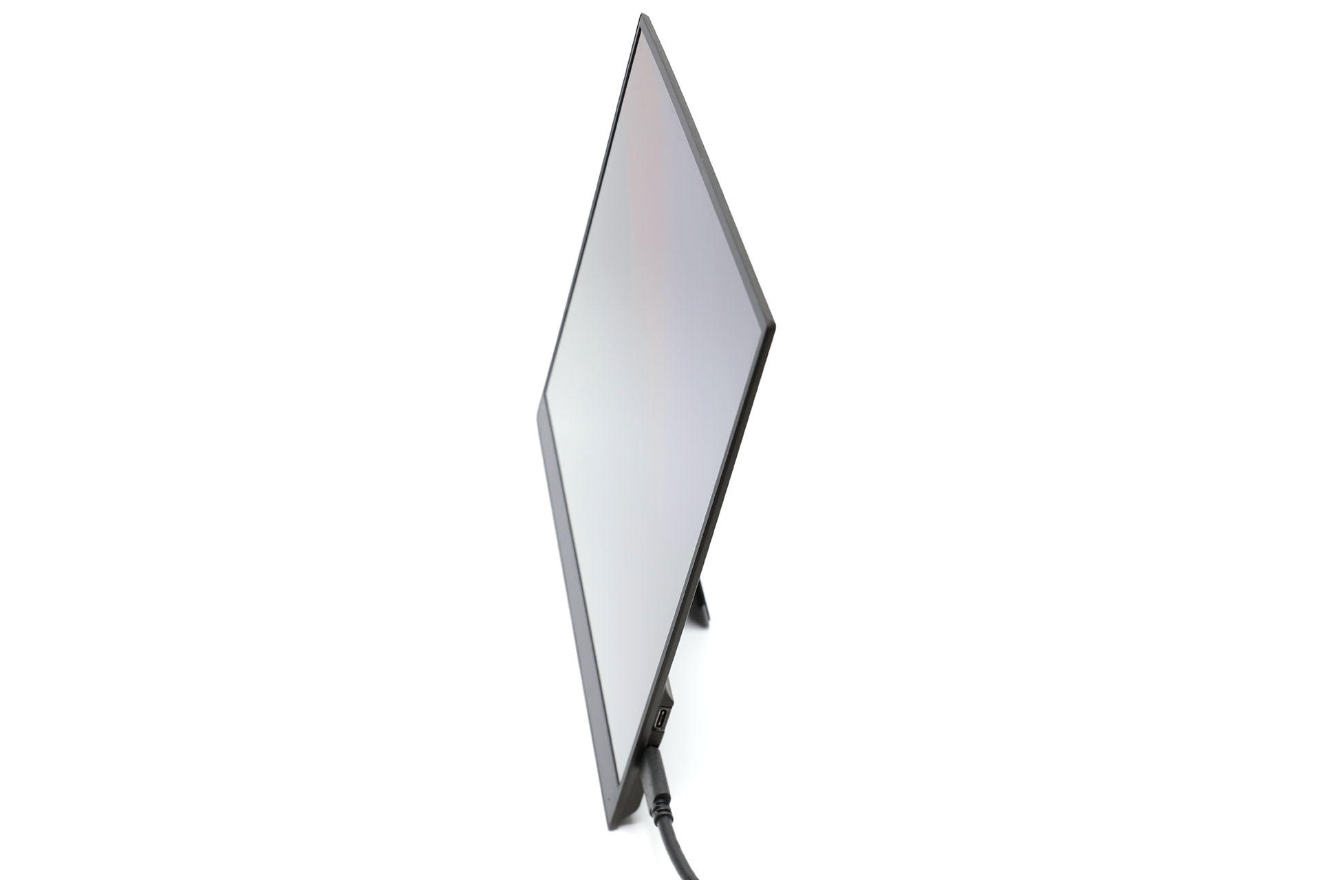 VAIO Vision+ 14は超薄型のモバイルディスプレイ。陶芸家に画像やサイトの様子を見てもらうために使った。