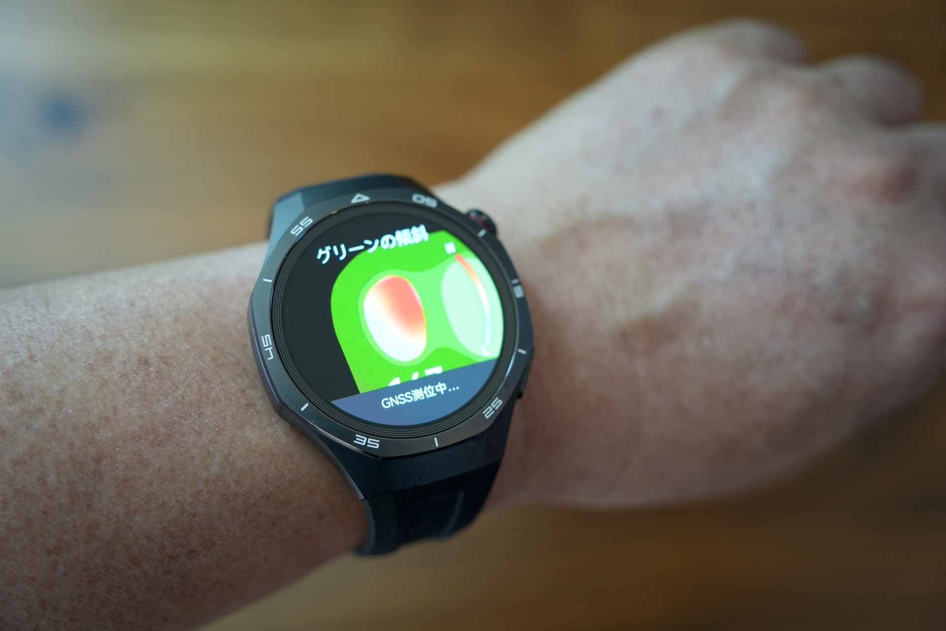 HUAWEI WATCH GT 5 Proは国内外のゴルフ場のマップをダウンロードし、グリーン攻略に役立つ多彩な機能を利用できる