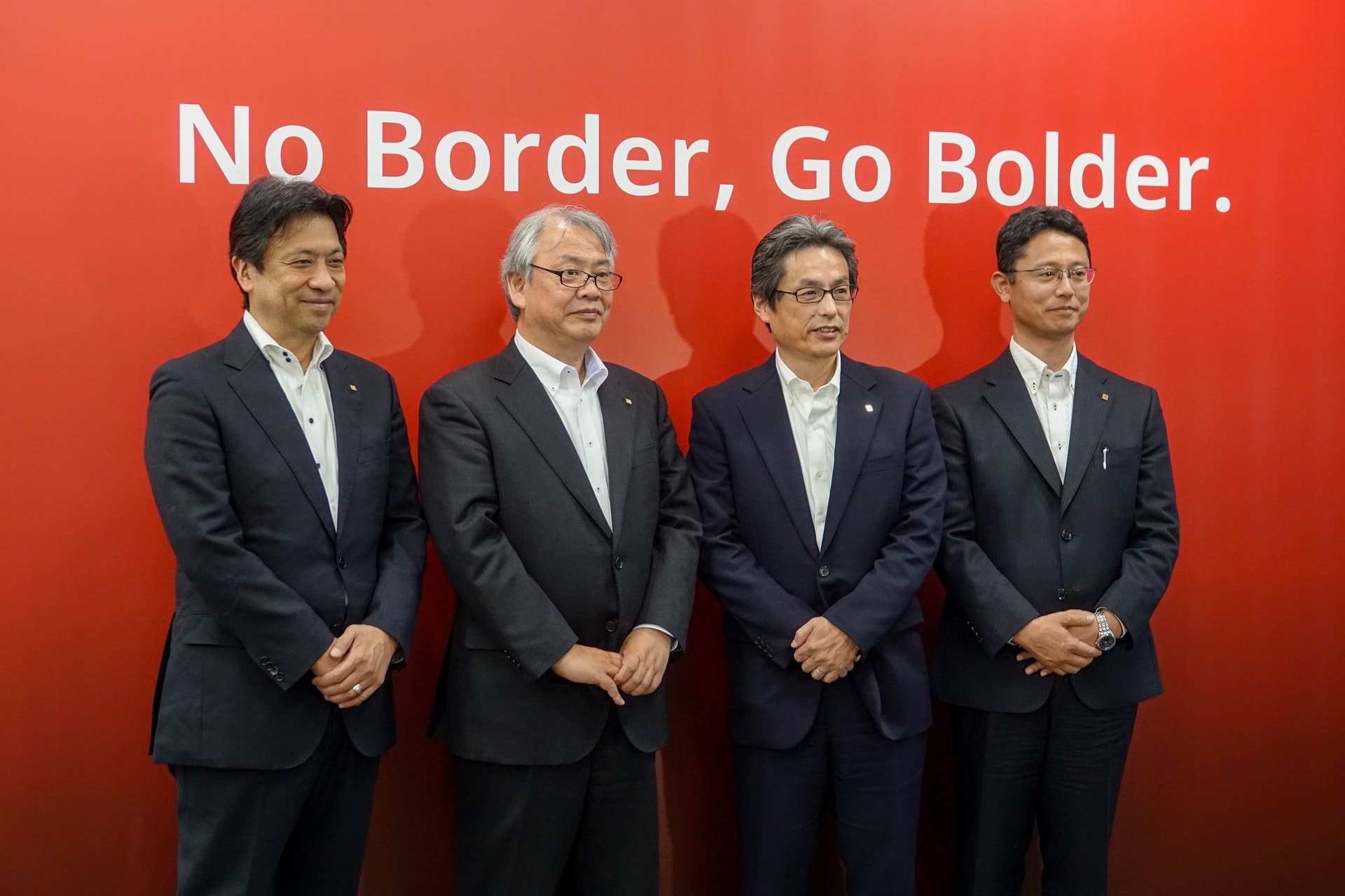 左からKWIC 戦略企画部 戦略推進部 責任者 中川芳久氏、統括部長 福島勝氏、副統括部長 堀正明氏、無線ネットワーク第1開発部 部長 錦戸正光氏