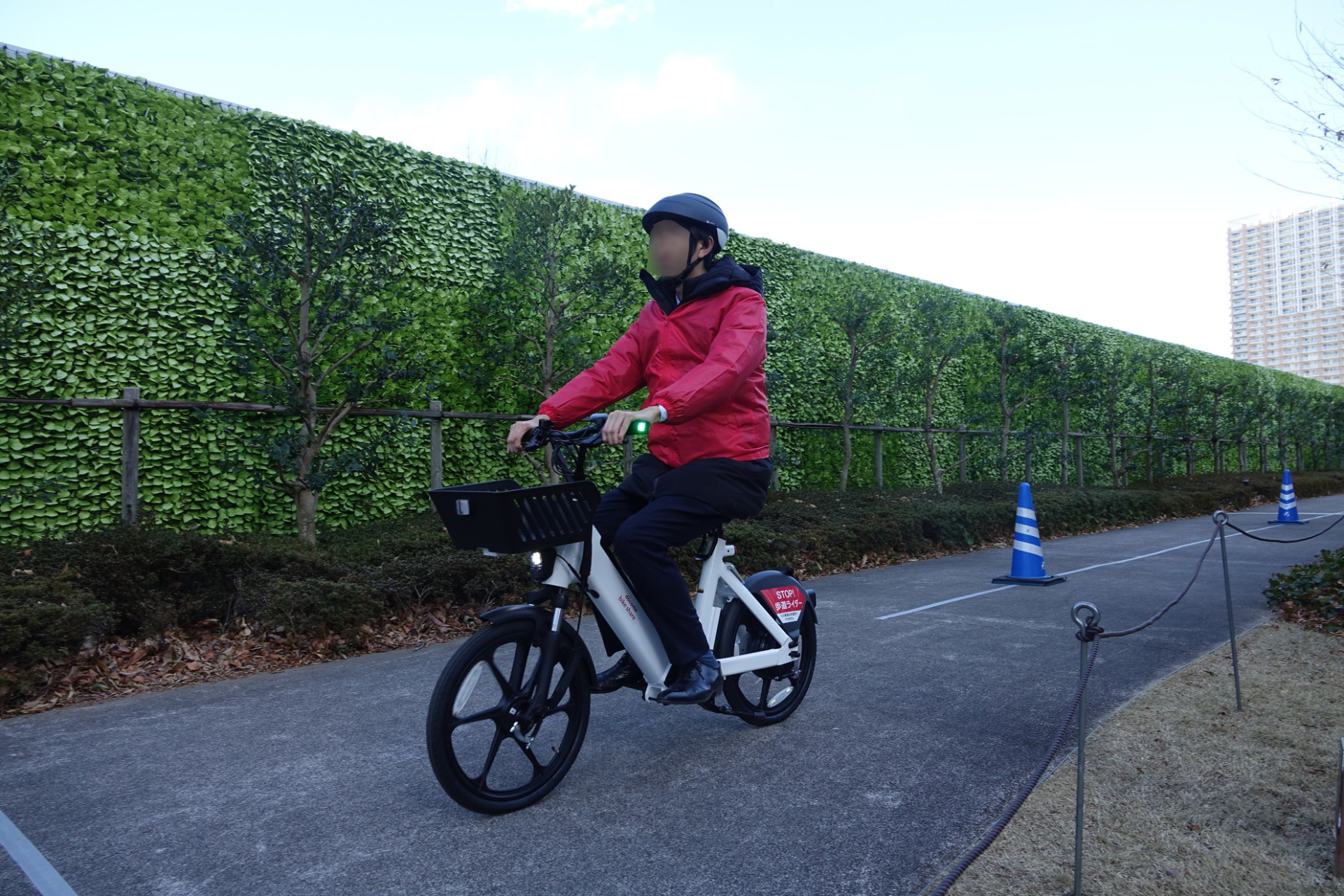 走行中のようす（運転者の身長は190cm弱）