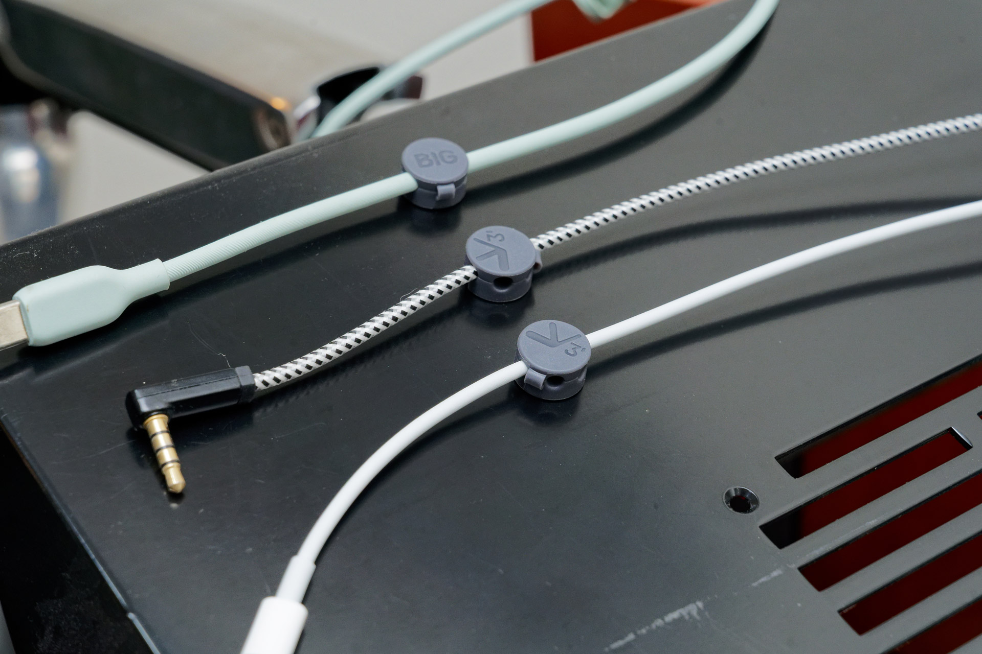 金属素材のところならマグネットホルダー単体でくっつけて使える