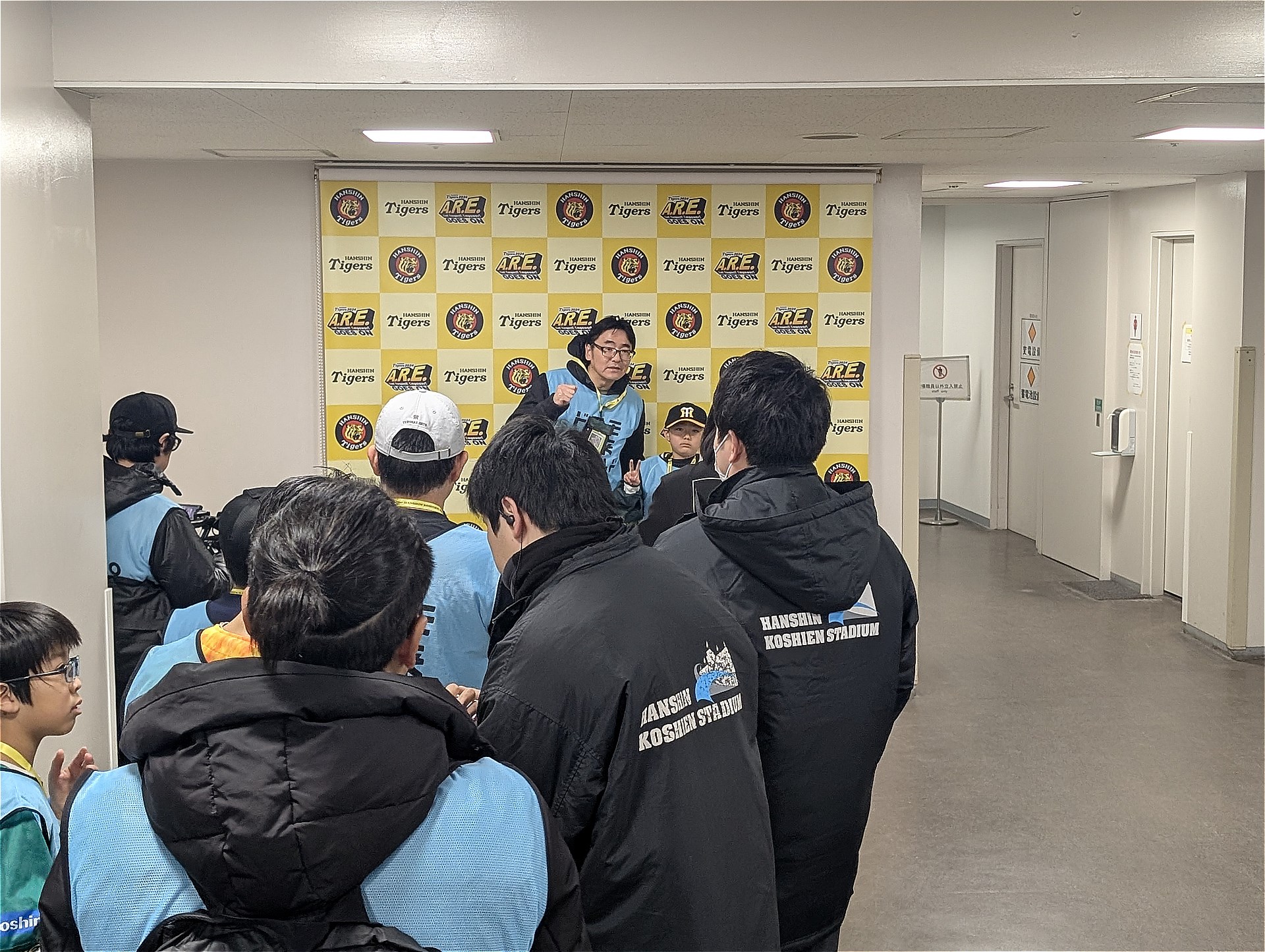 通路の一角で撮影大会に