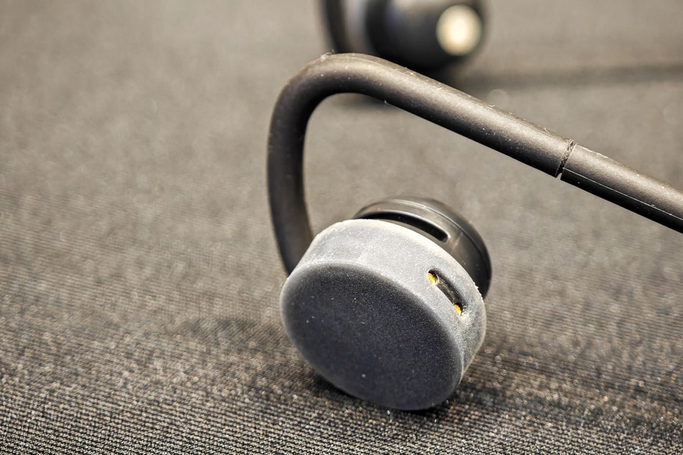 NTTソノリティ、アクティブに動く人に向けたオープンイヤー型