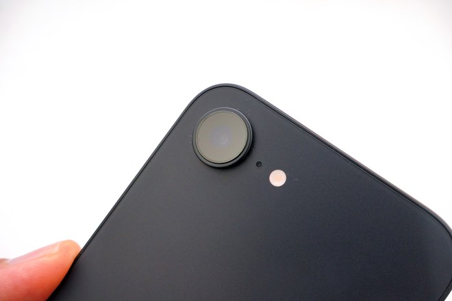 この価格帯でシングルカメラというのは、やはり残念なポイント