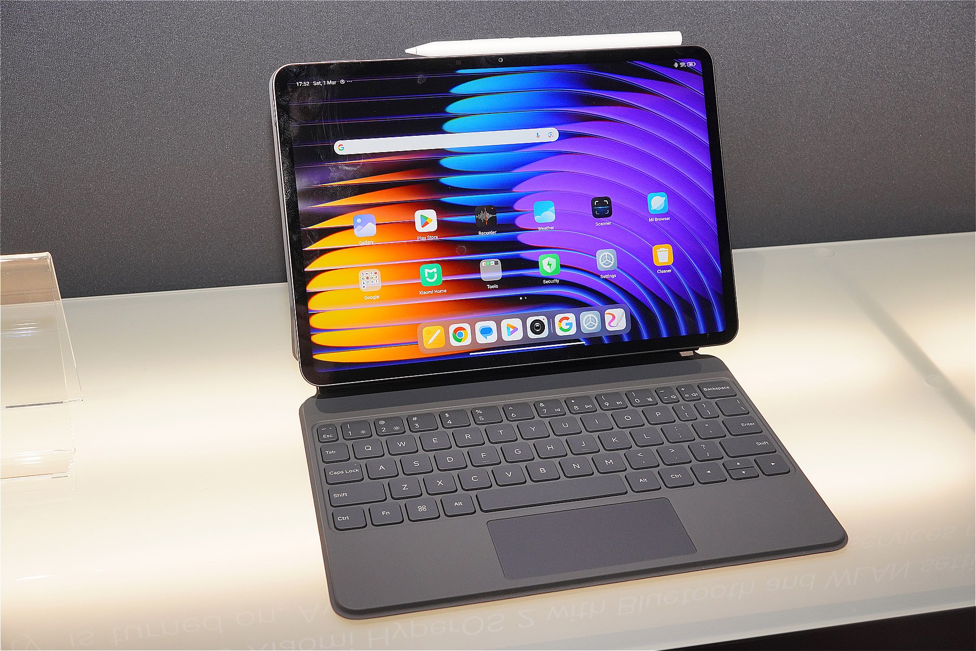 タブレット、スマートウォッチ、イヤホンなども発表された