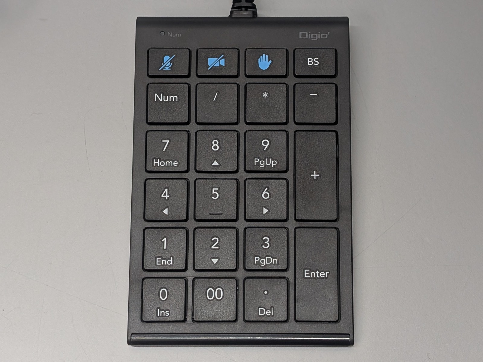 配置はごく一般的。キー数は22で、Tabキーがないのはややマイナス