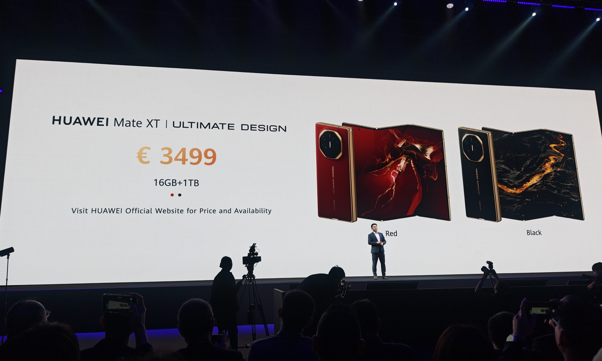 RAM 16GB、ROM 1TBのモデルが用意され、価格は3499ユーロ（約55万円）。カラーはRedとBlackがラインアップ