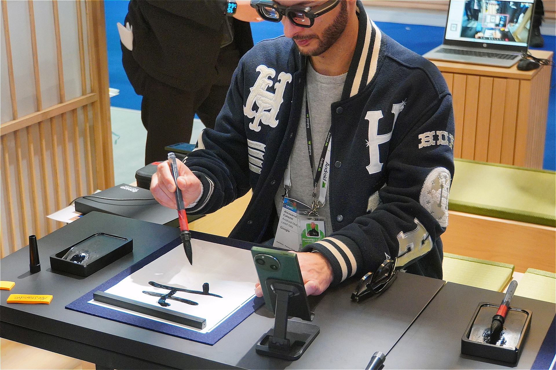 外国人の来場者も、迷わず漢字を書けていた