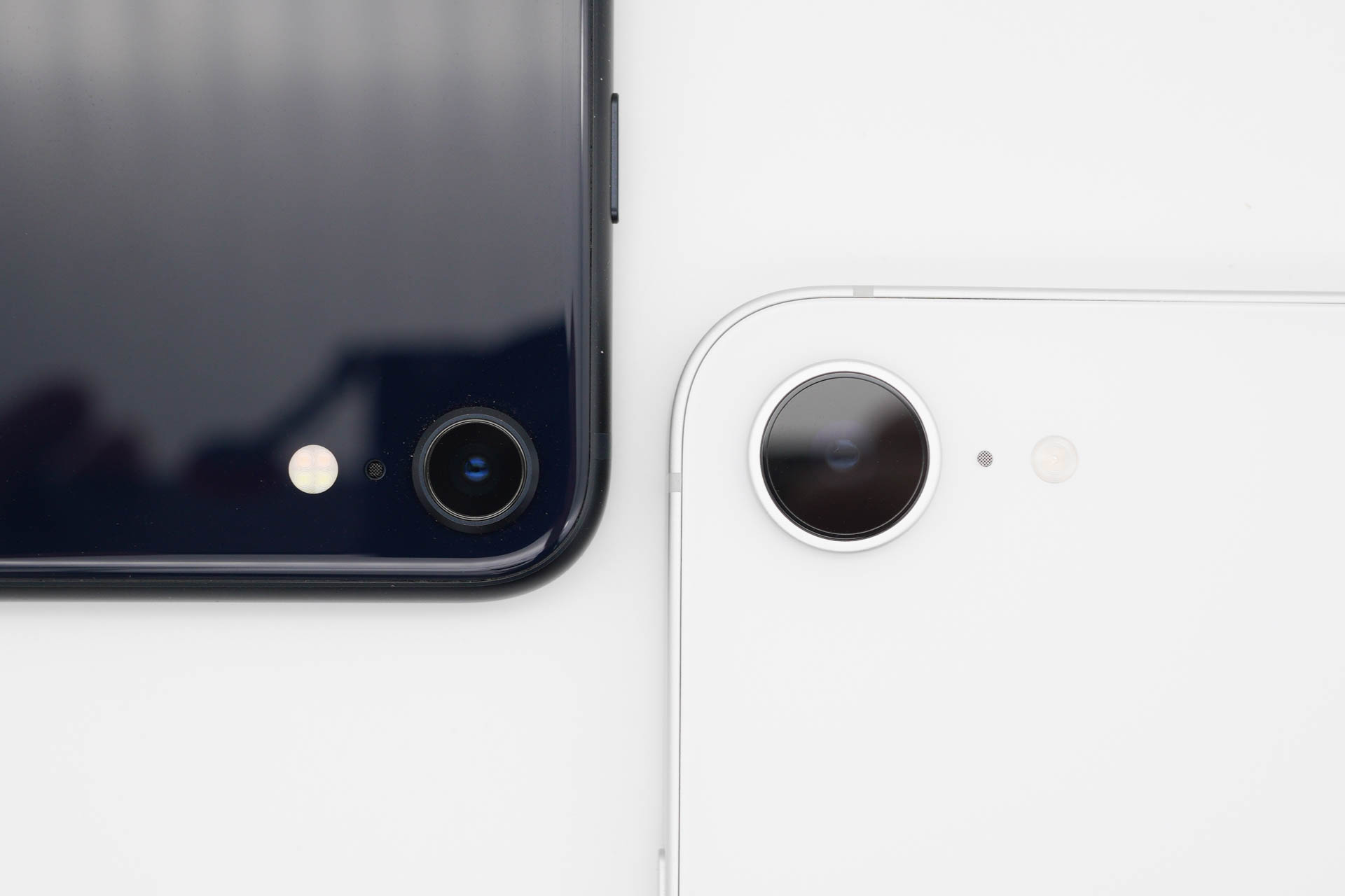 iPhone SEとiPhone 16eの差として、カメラは大口径のイマドキスペックになっているのは地味に大きい