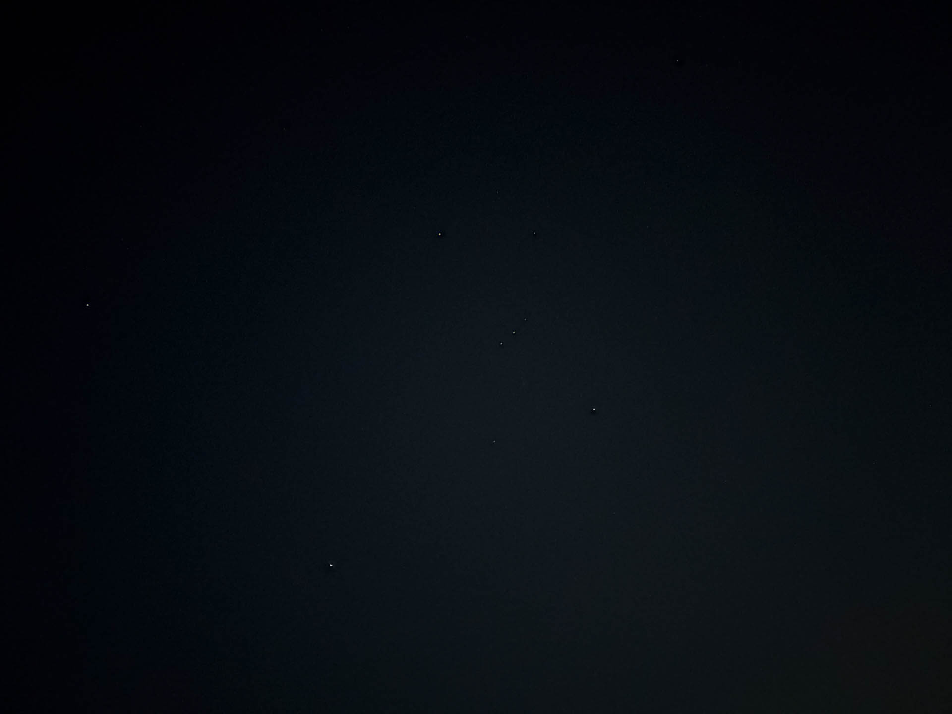 同条件のiPhone 16の写真。オリオン座の主要な星は写った。ちなみにProだとノイズが酷くて逆に星座がわかりにくい
