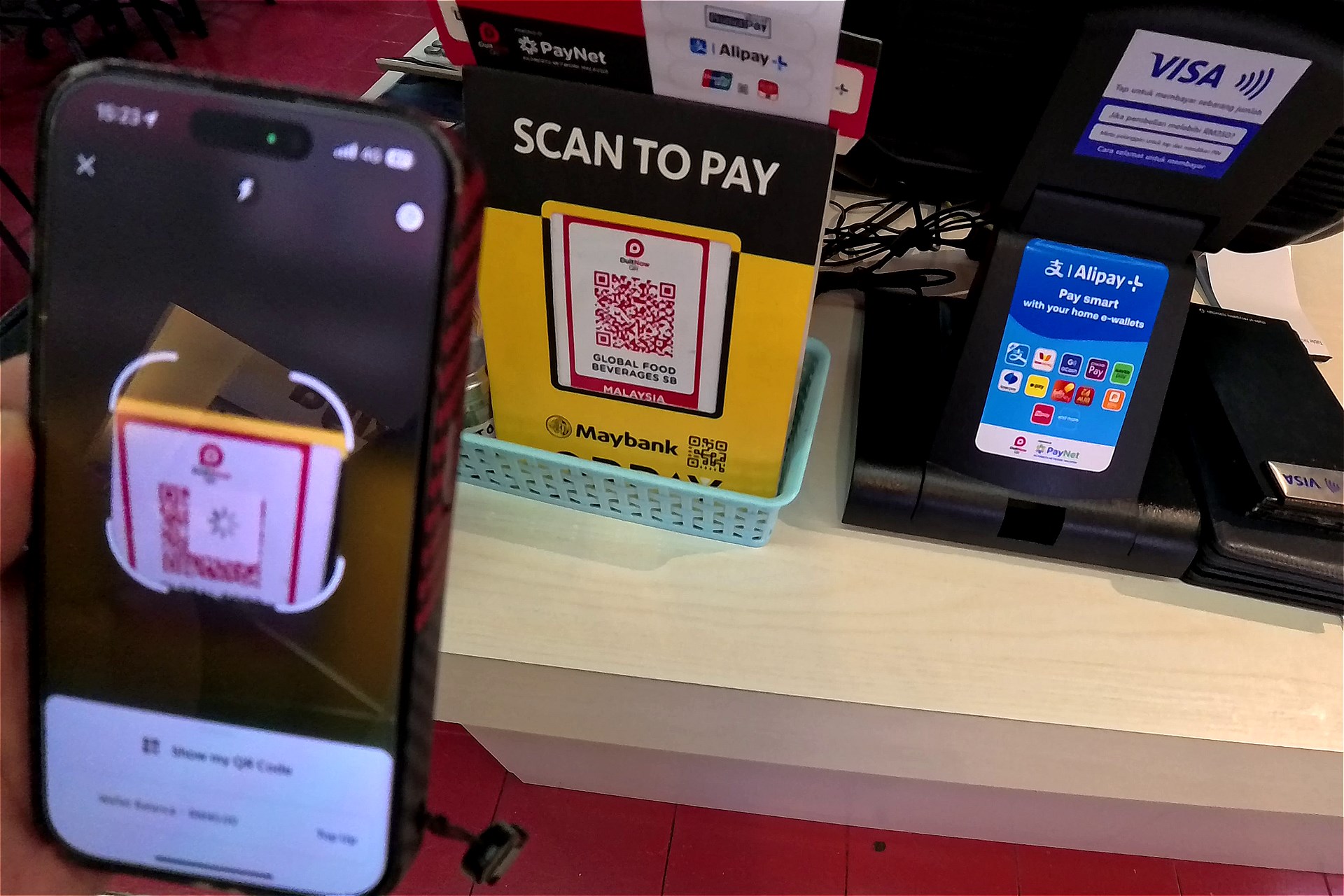 QRコードを読み込んで支払う方式