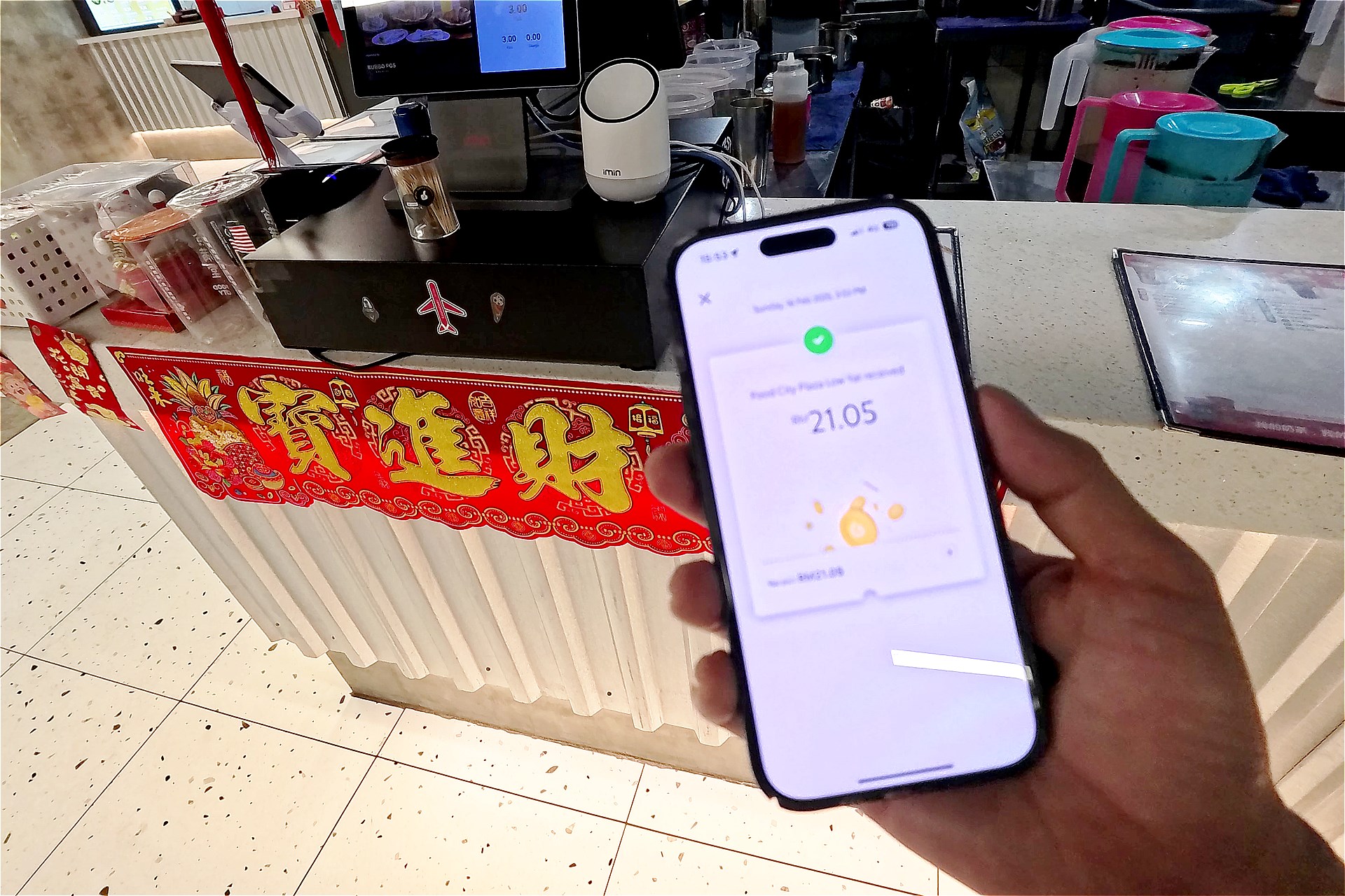 日本のQRコード決済サービスが使えれば便利ですが、遅々として進みません